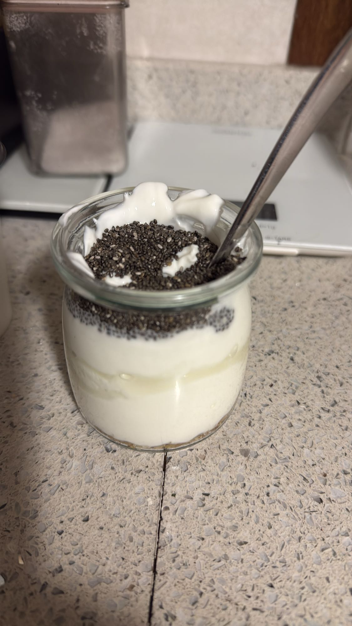 Yogur con chía y miel