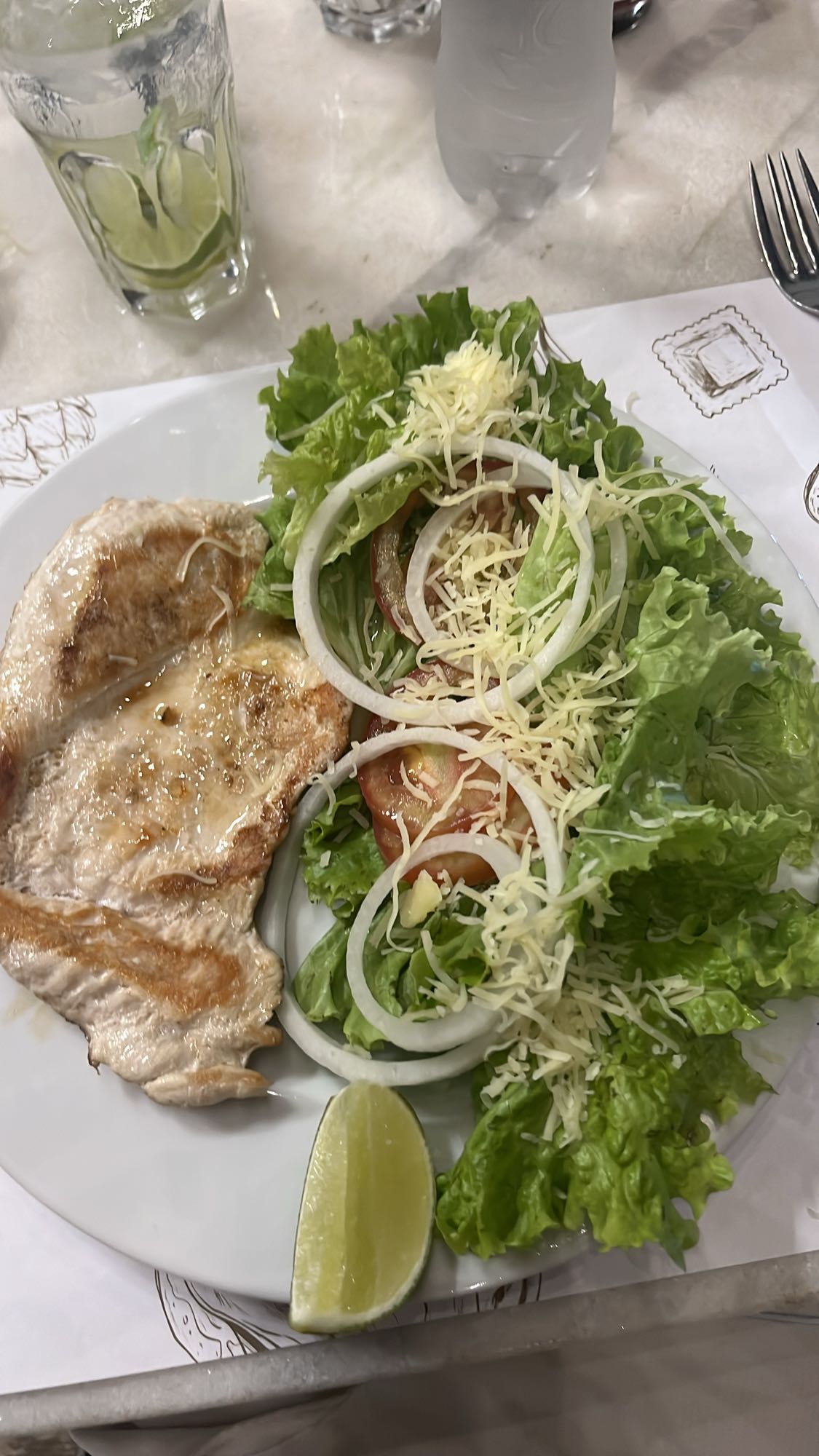Pechuga con ensalada