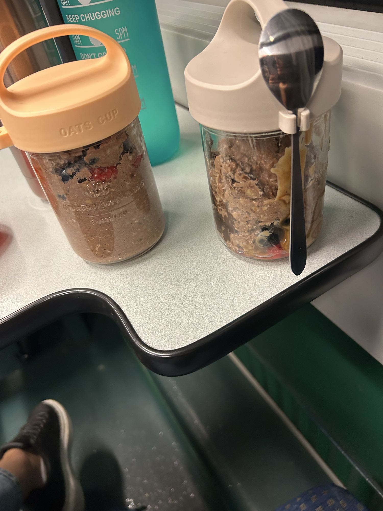 Terci de ovăz proteic cu cacao și fructe