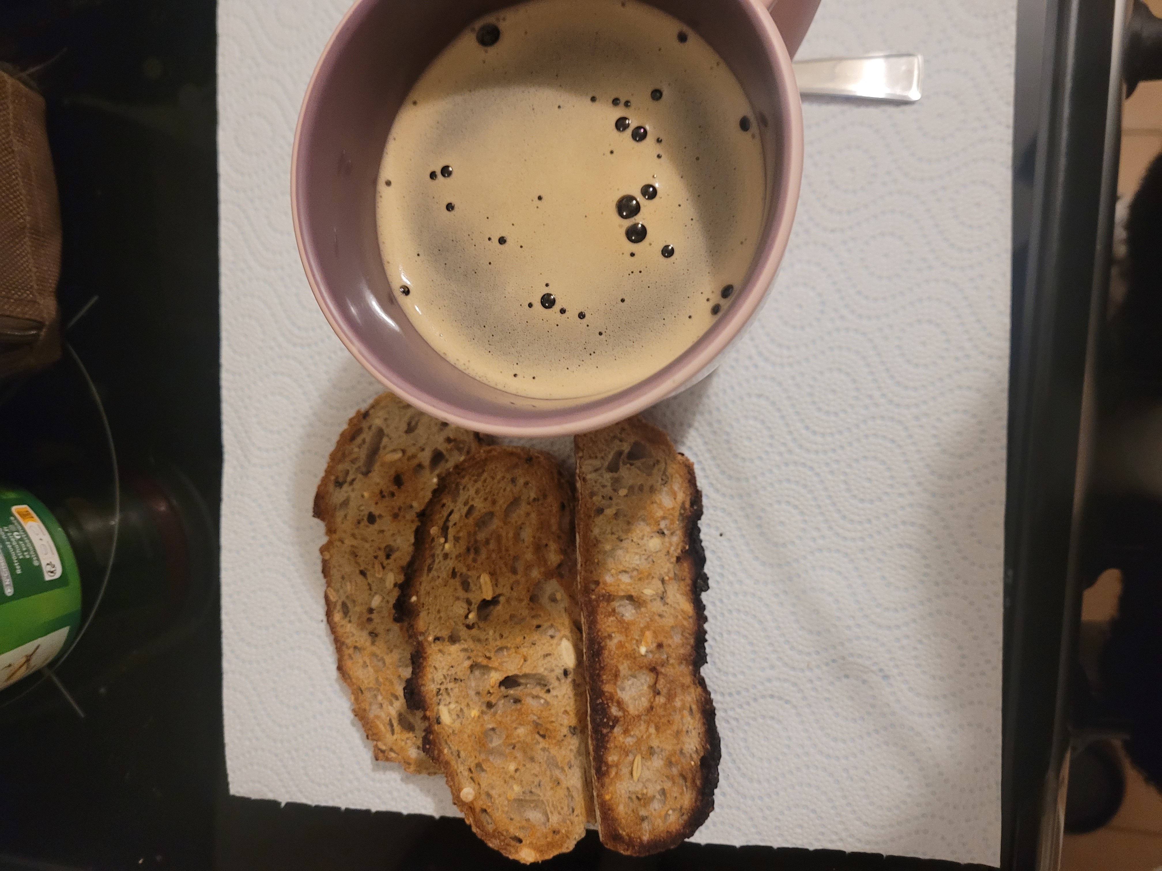 Café et pain aux céréales