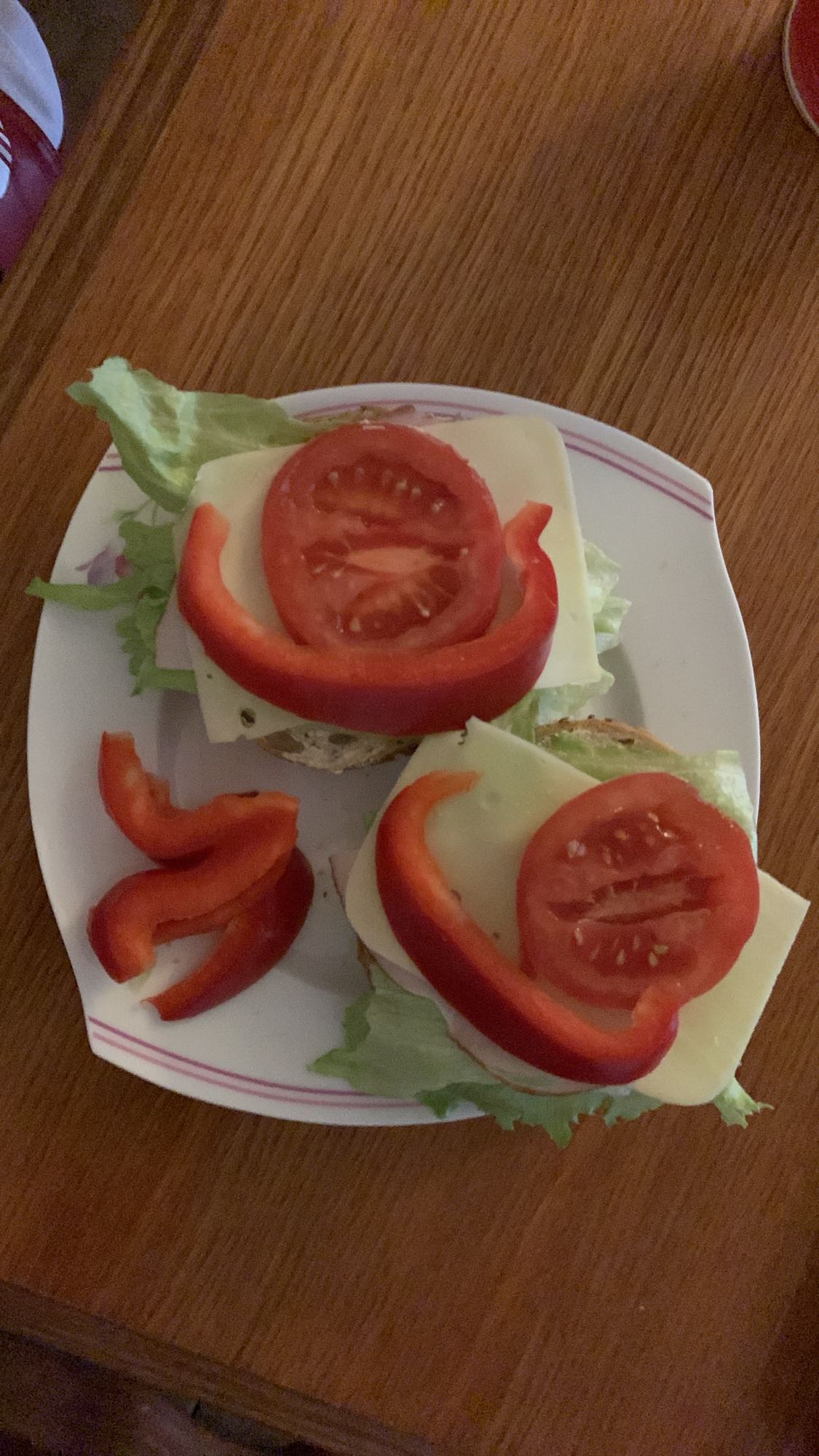 Kanapki z serem i warzywami