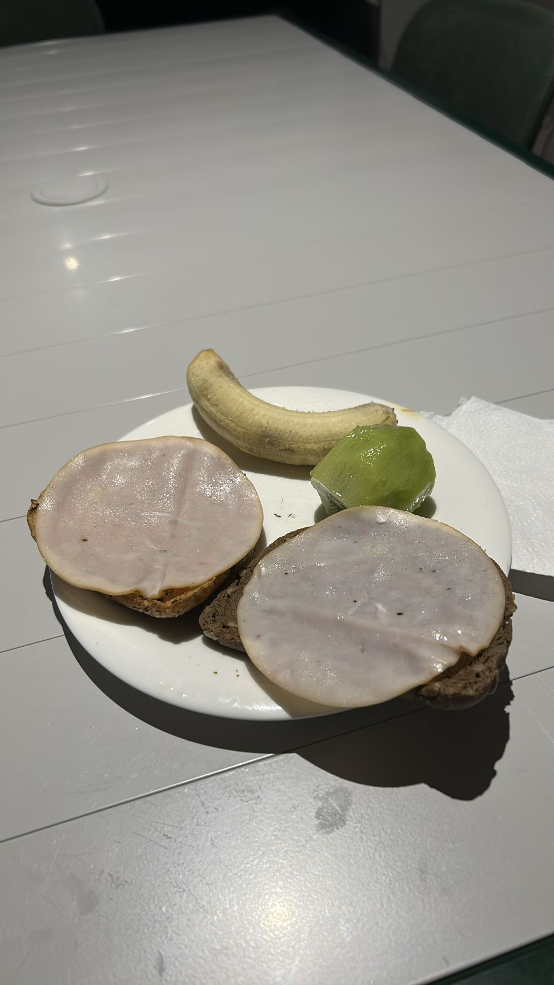 Desayuno con fruta y pan