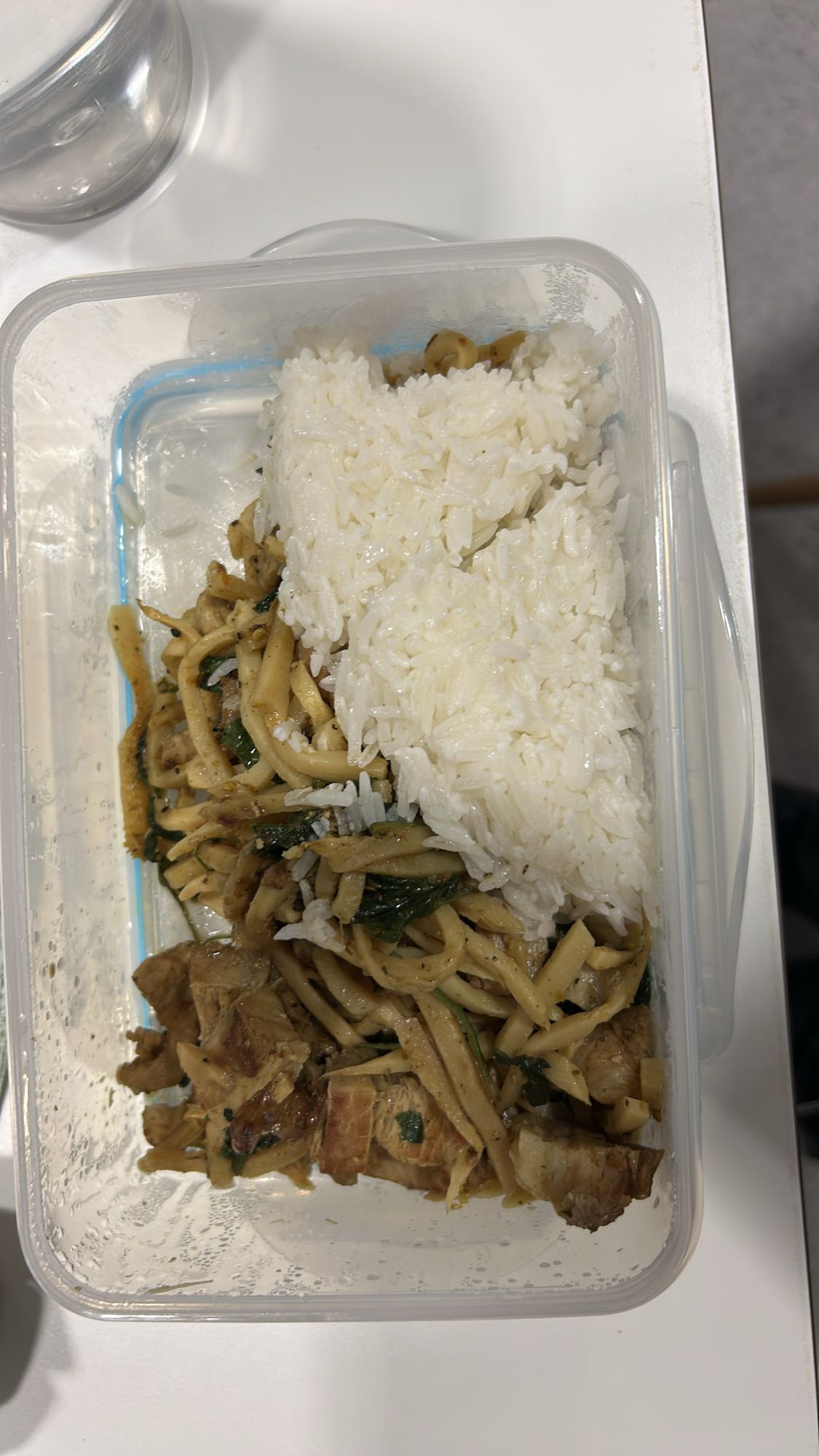 Kylling med ris og nudler