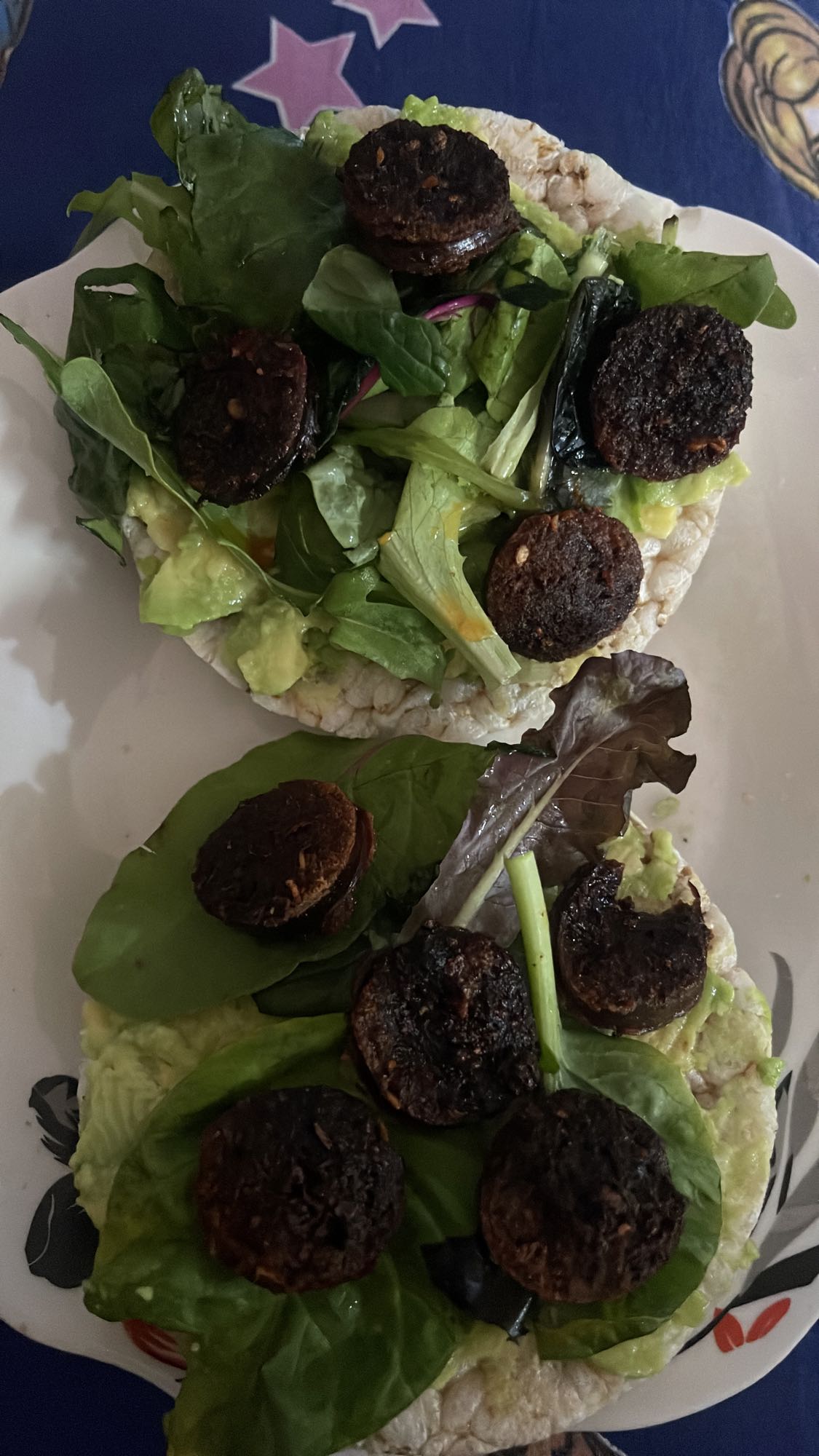 Rice cakes with greens & sausage