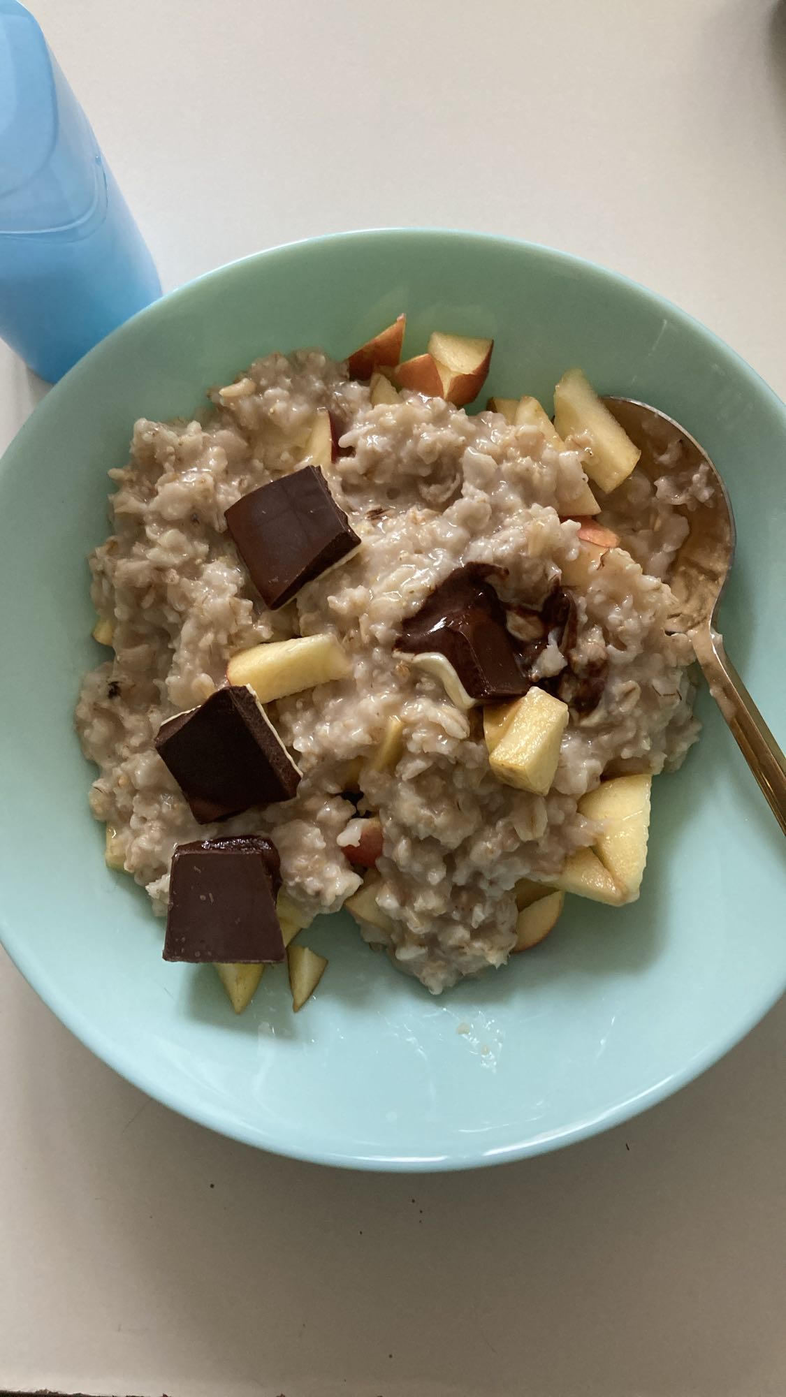 Oatmeal with apple & chocolate