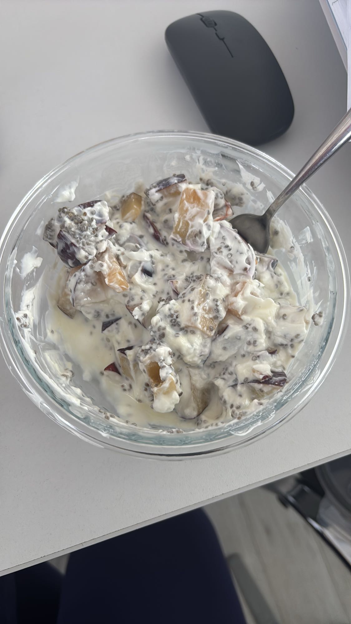 Jogurt z owocami i chia