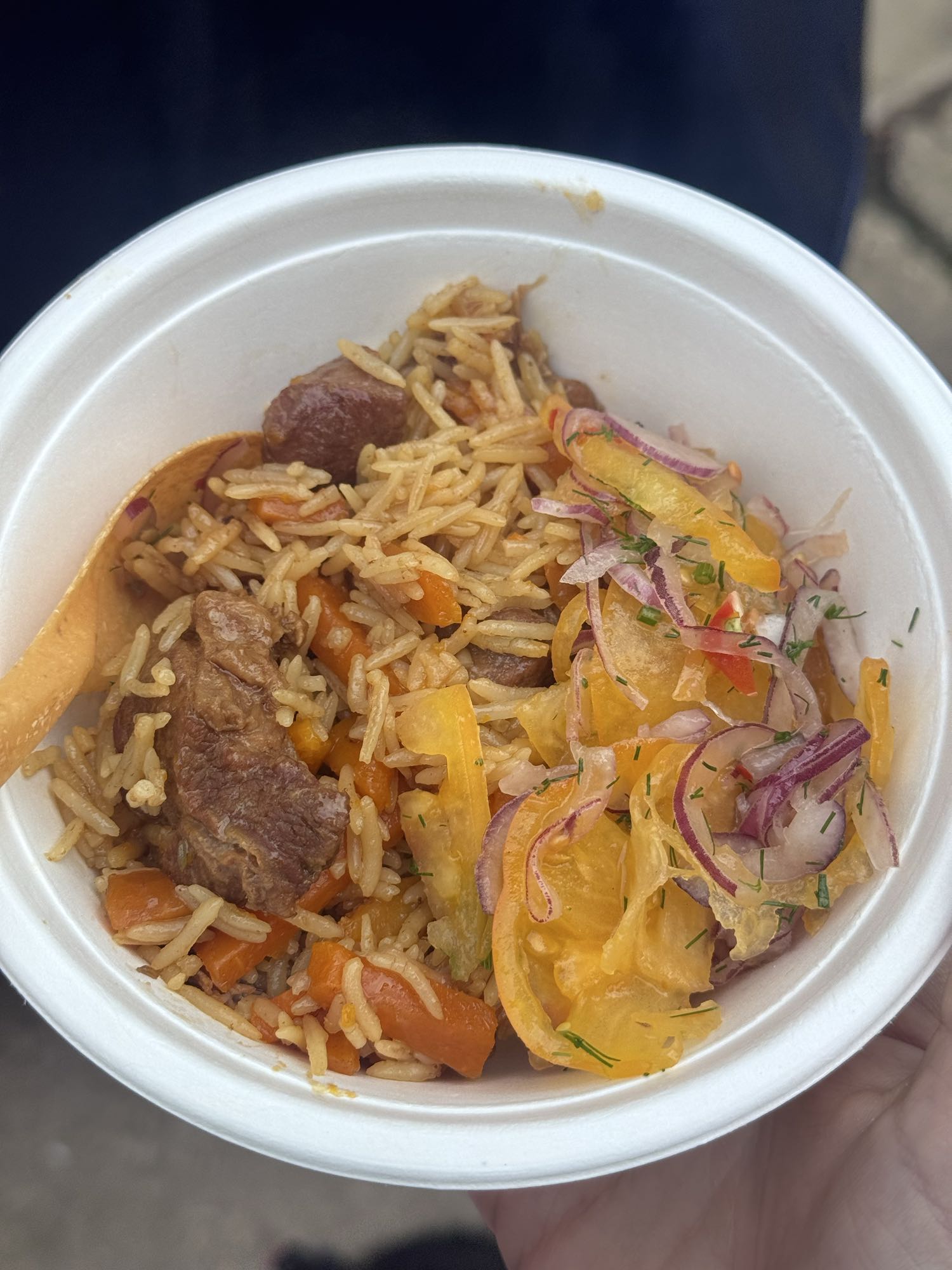 Плов с салатом