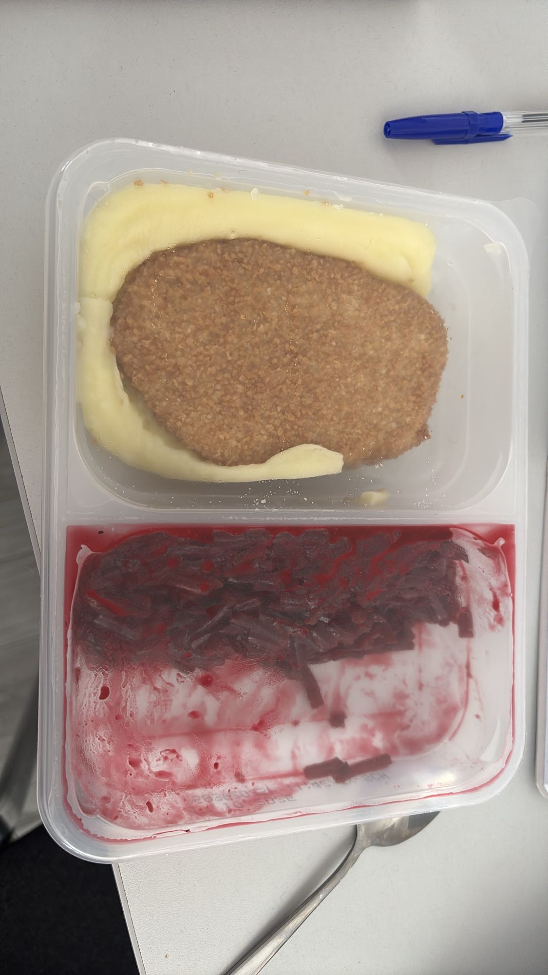 Kotlet z puree i buraczkami