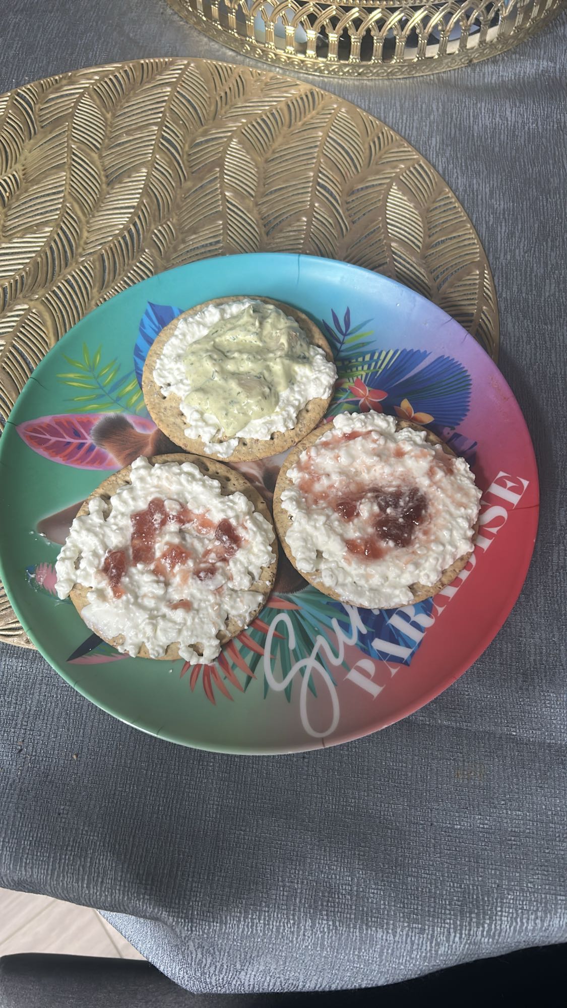 Crackers met hüttenkäse