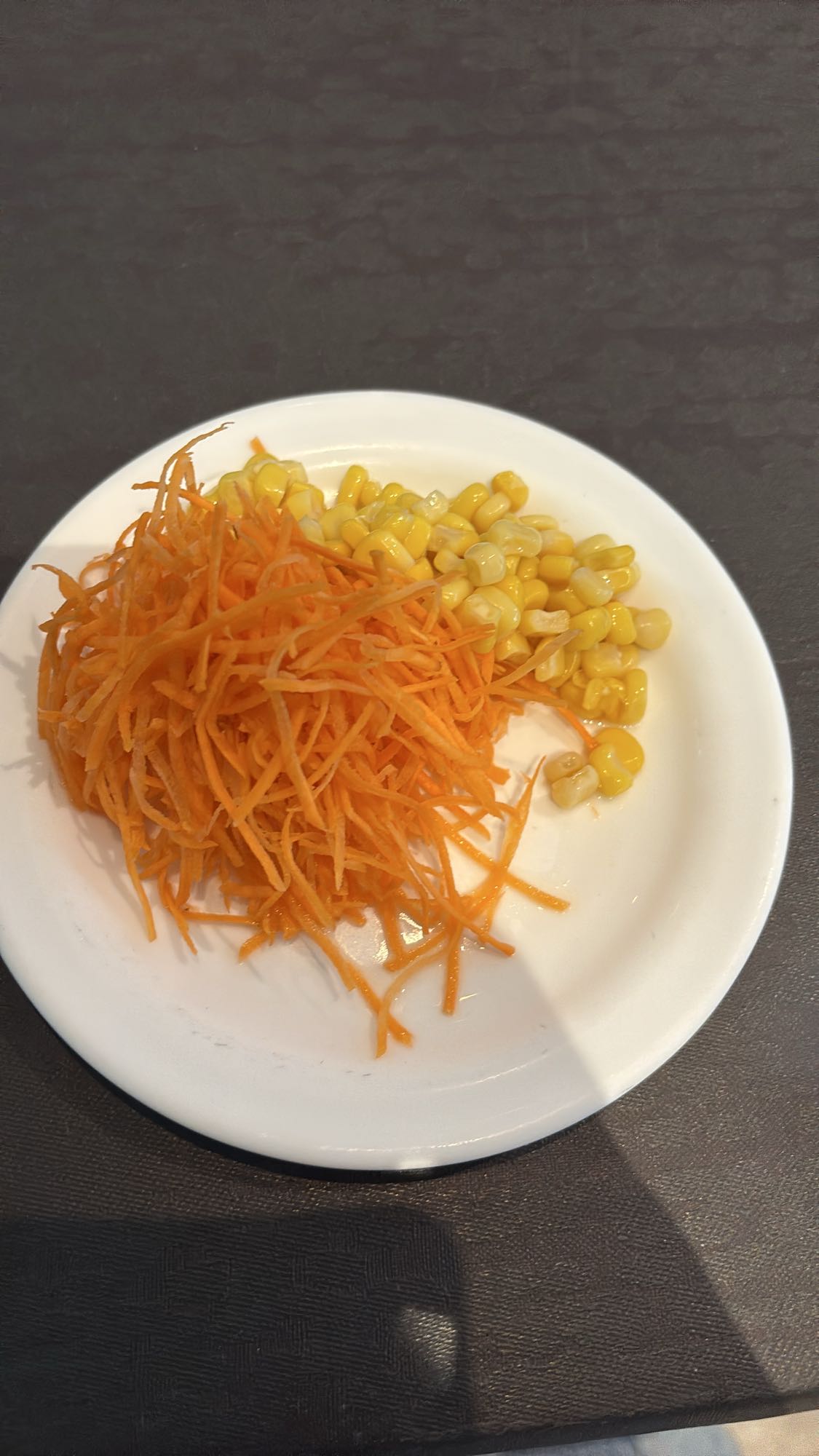 Morot och majs tallrik