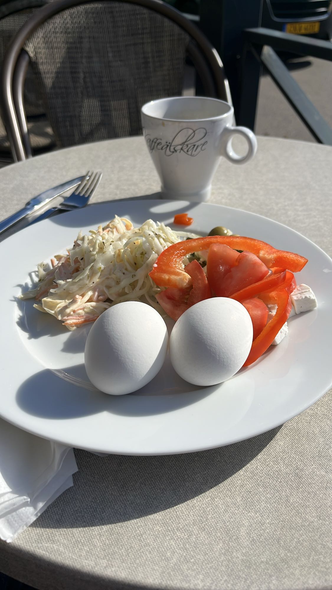 Ägg och salladstallrik