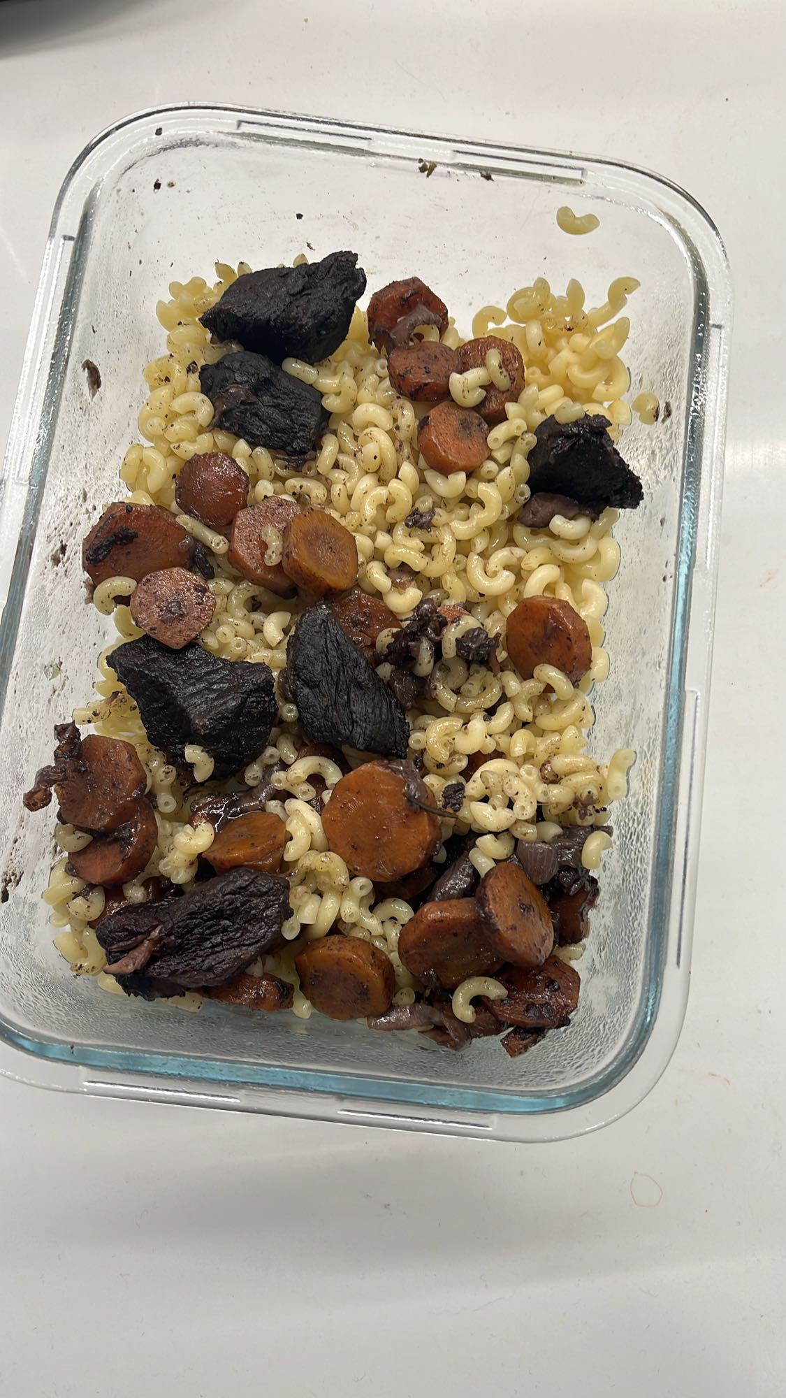 Pâtes, carottes et bœuf