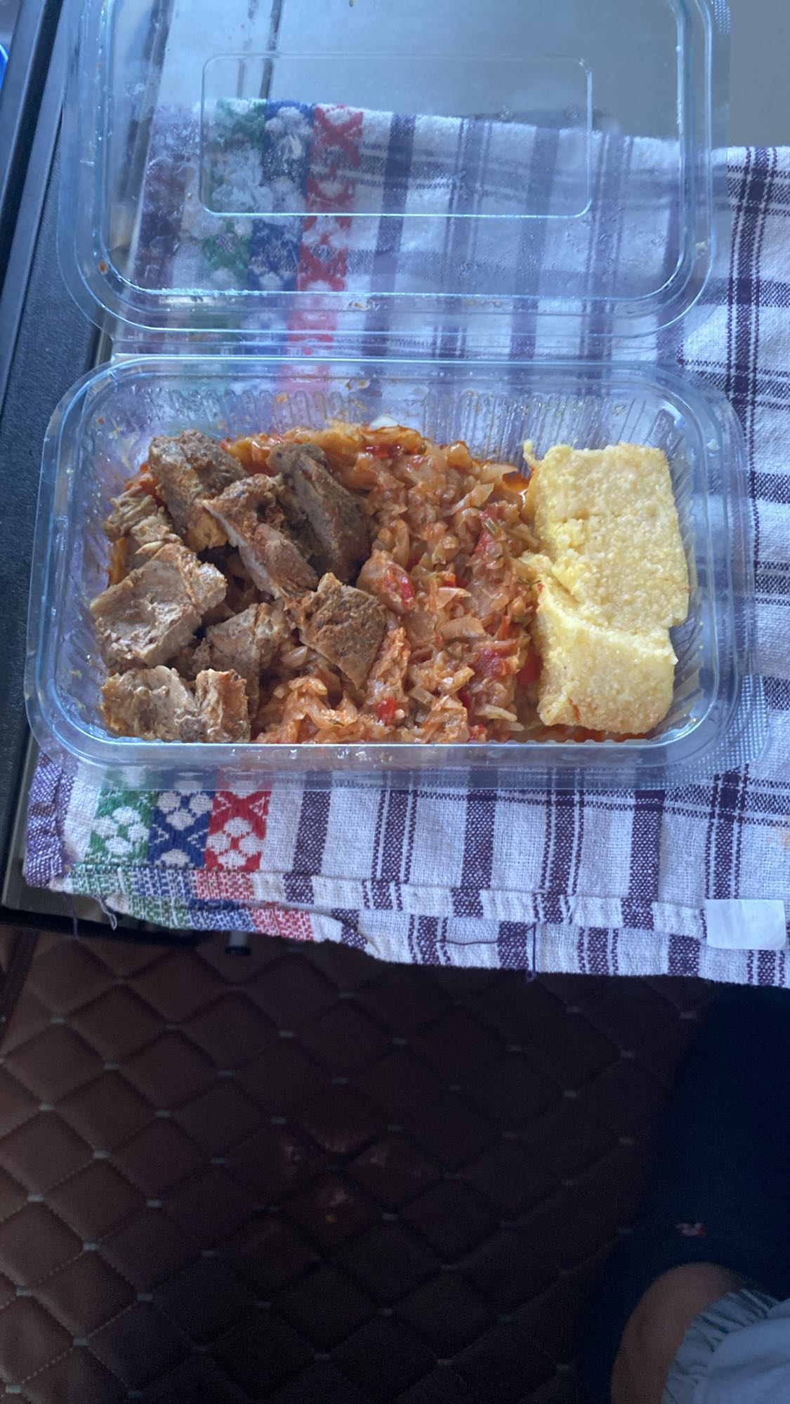 Tocană cu mămăligă