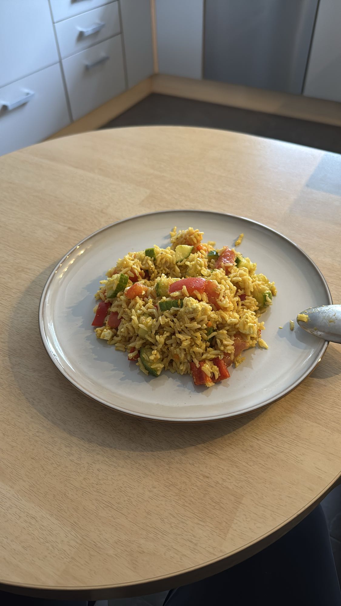 Reis mit Gemüse und Schafskäse