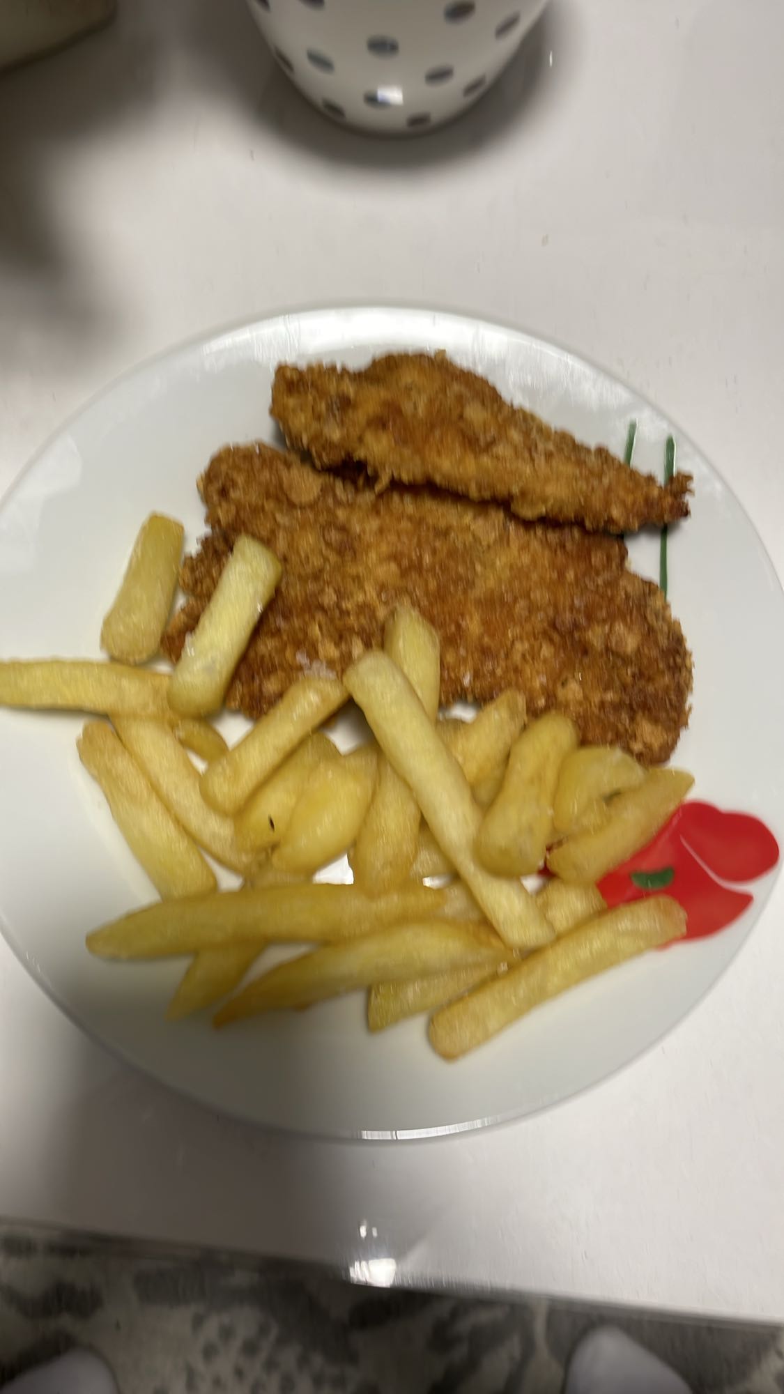 Șnițel cu cartofi prăjiți