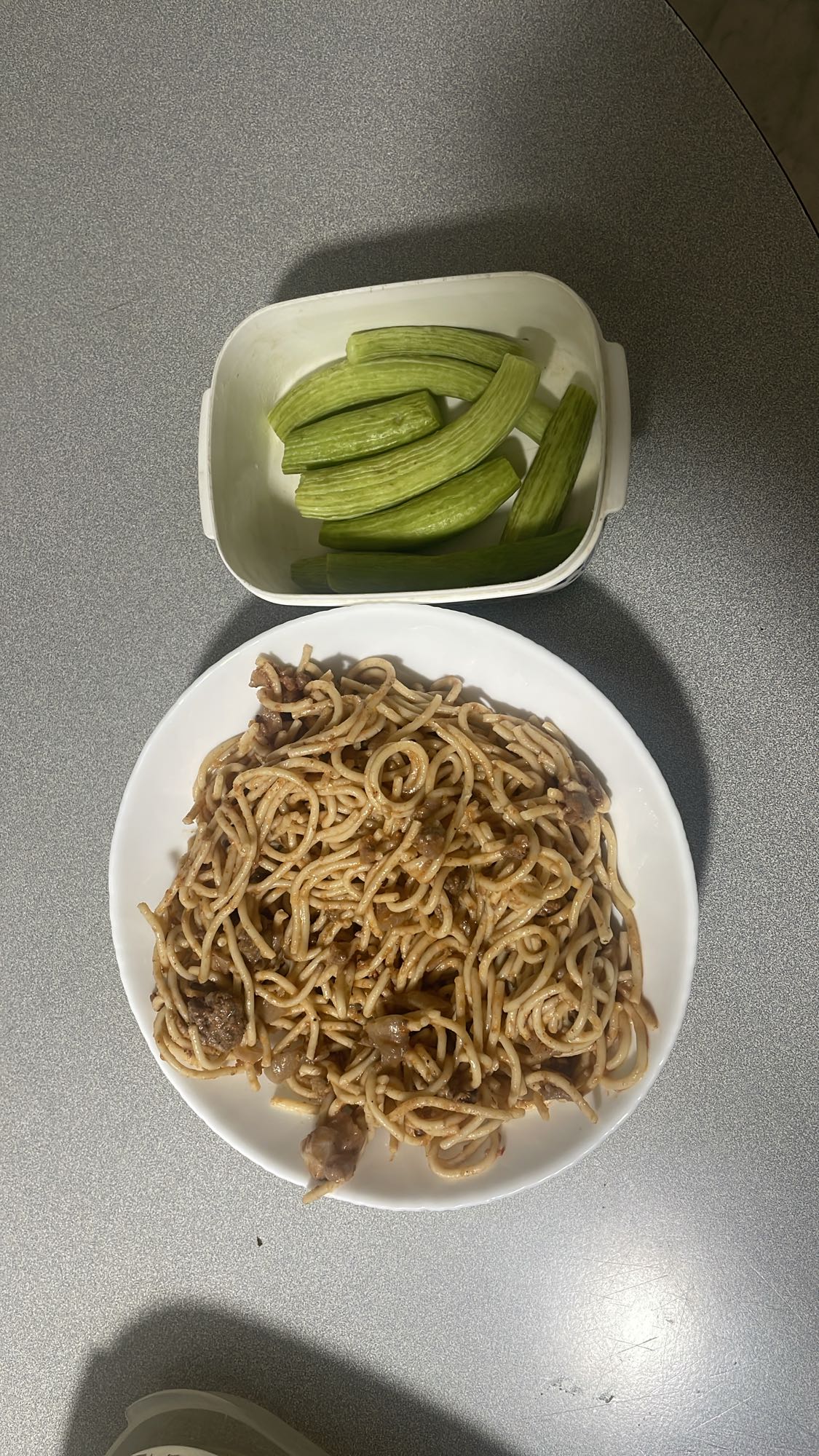 Spaghetti with cucumbers