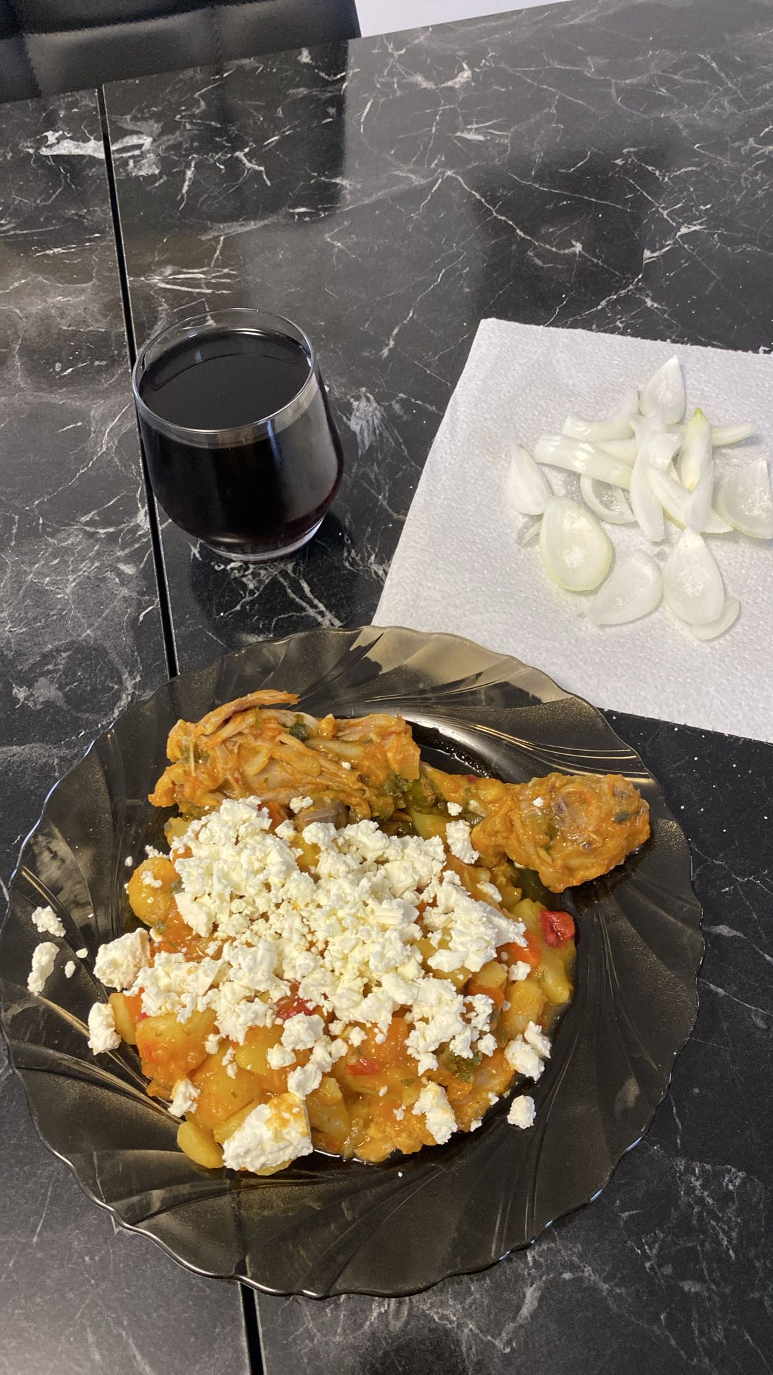 Tocană cu brânză și vin