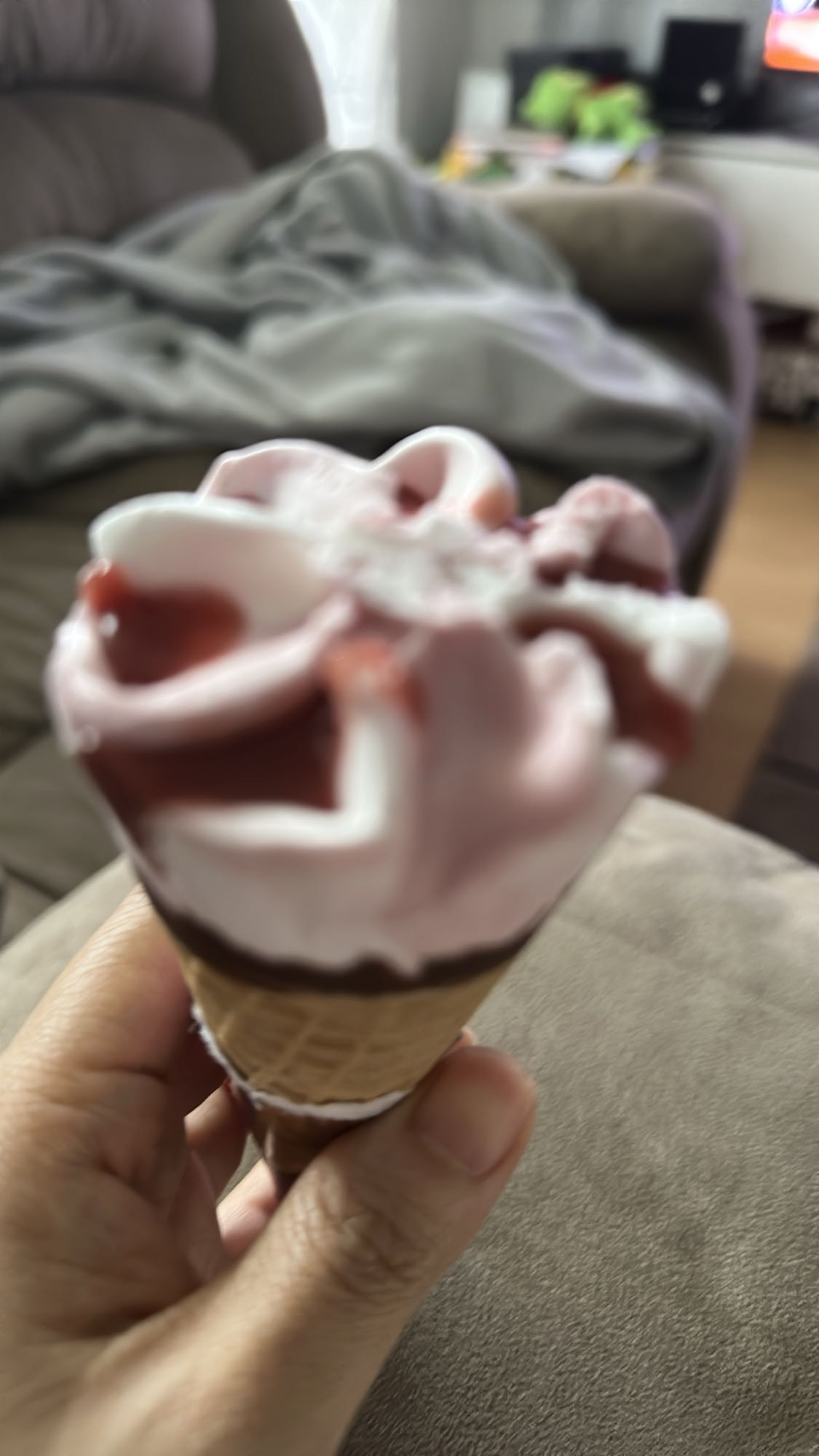 Eiswaffel mit Erdbeere