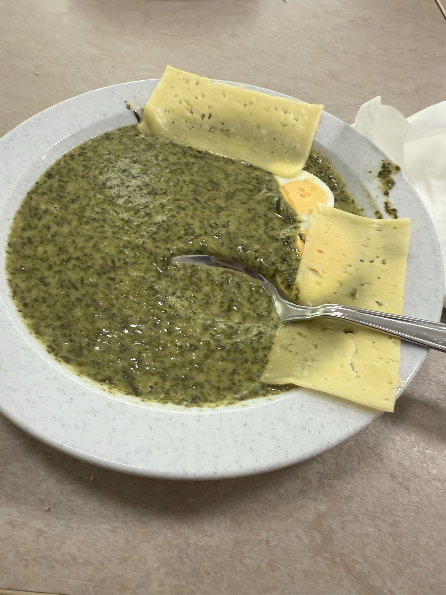 Spenatsoppa med ost och ägg