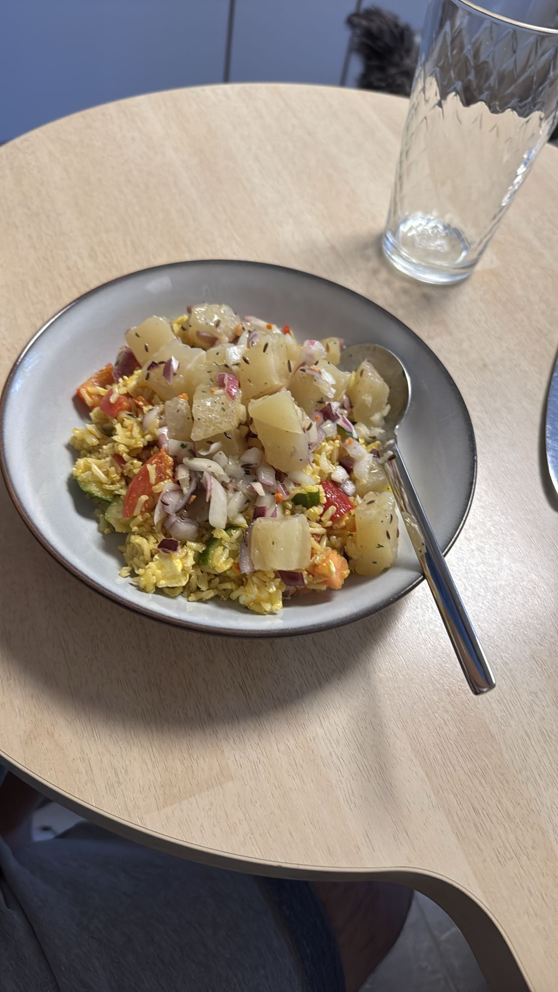 Reissalat mit Paprika und Handkäse