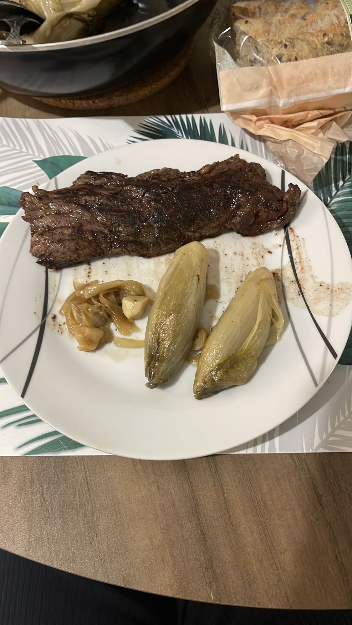 Steak et endives braisées