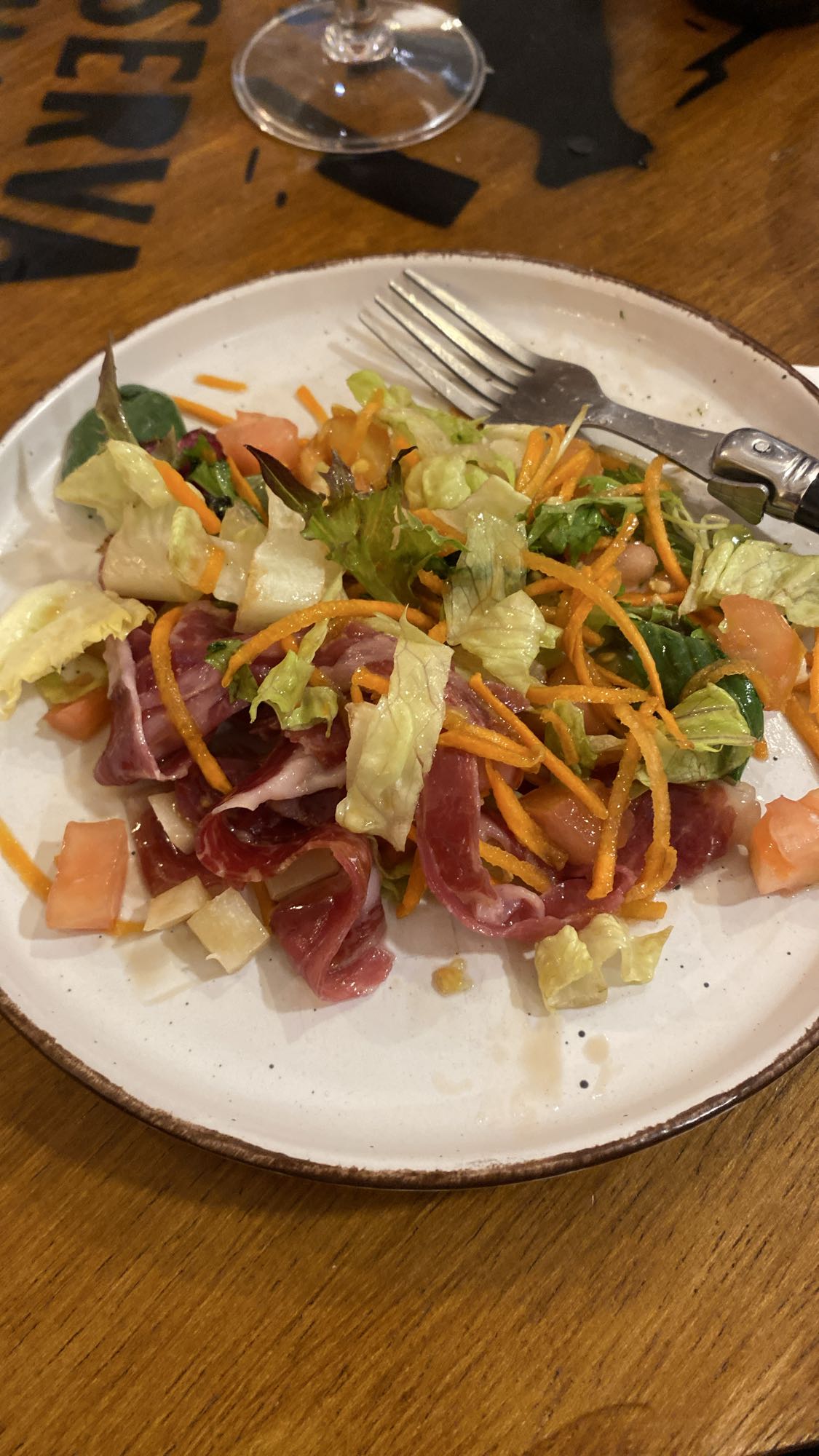 ensalada con jamón curado