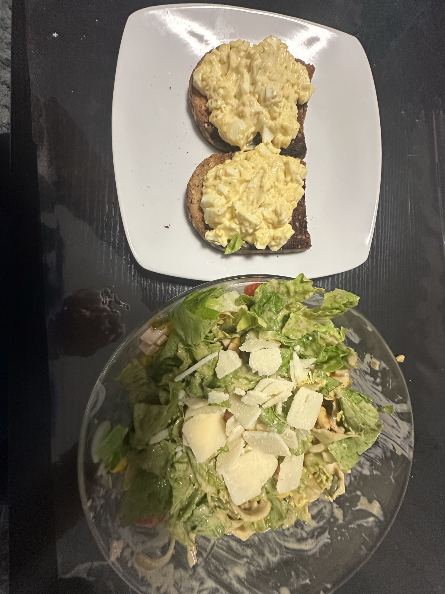 Tartines œufs et salade