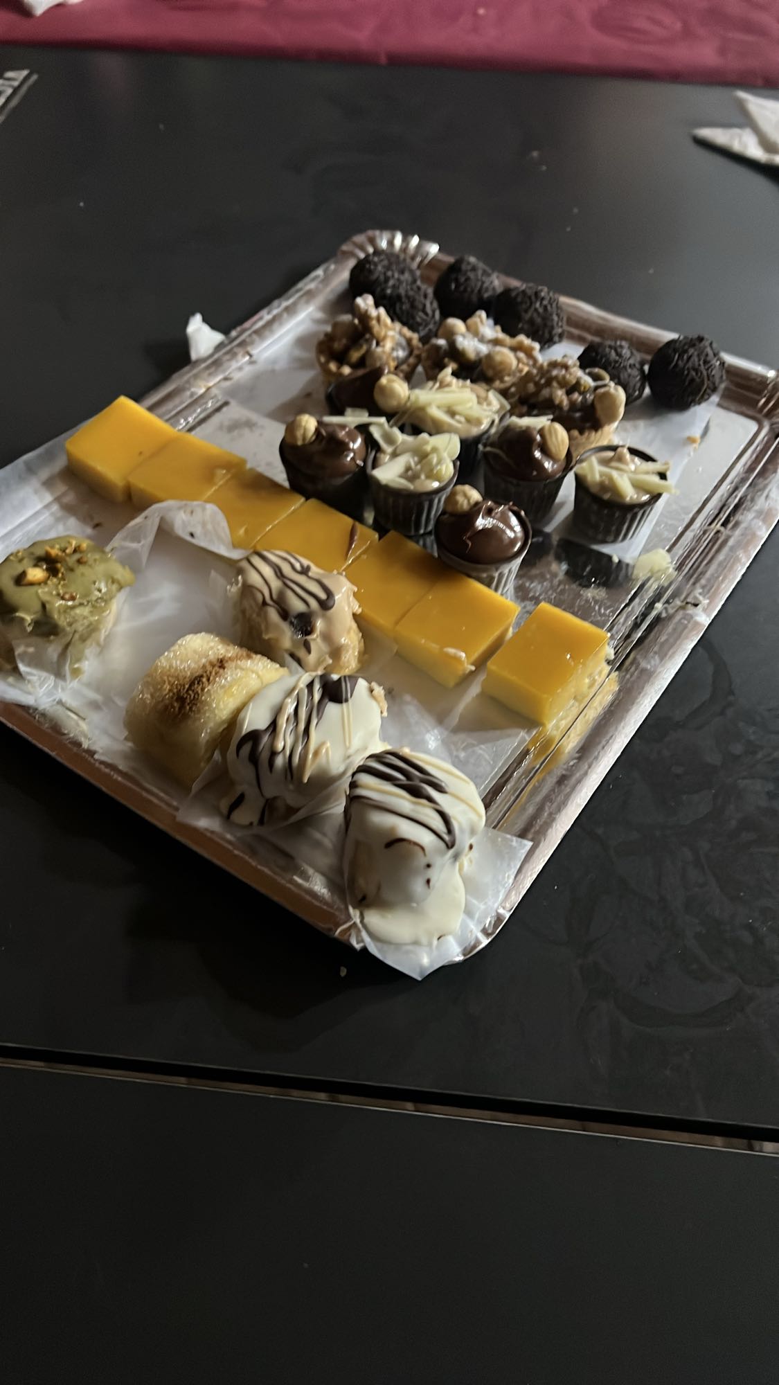 bandeja de dulces variados