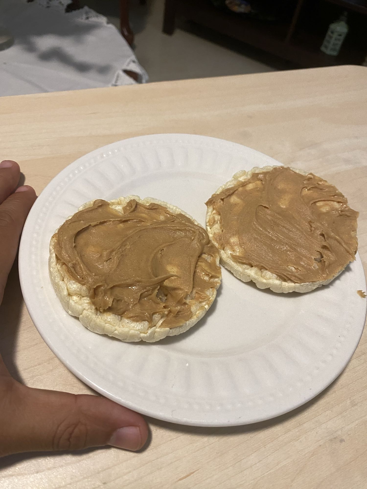 Tortas de garbanzos sin gluten y mantequilla de maní sin azúcar