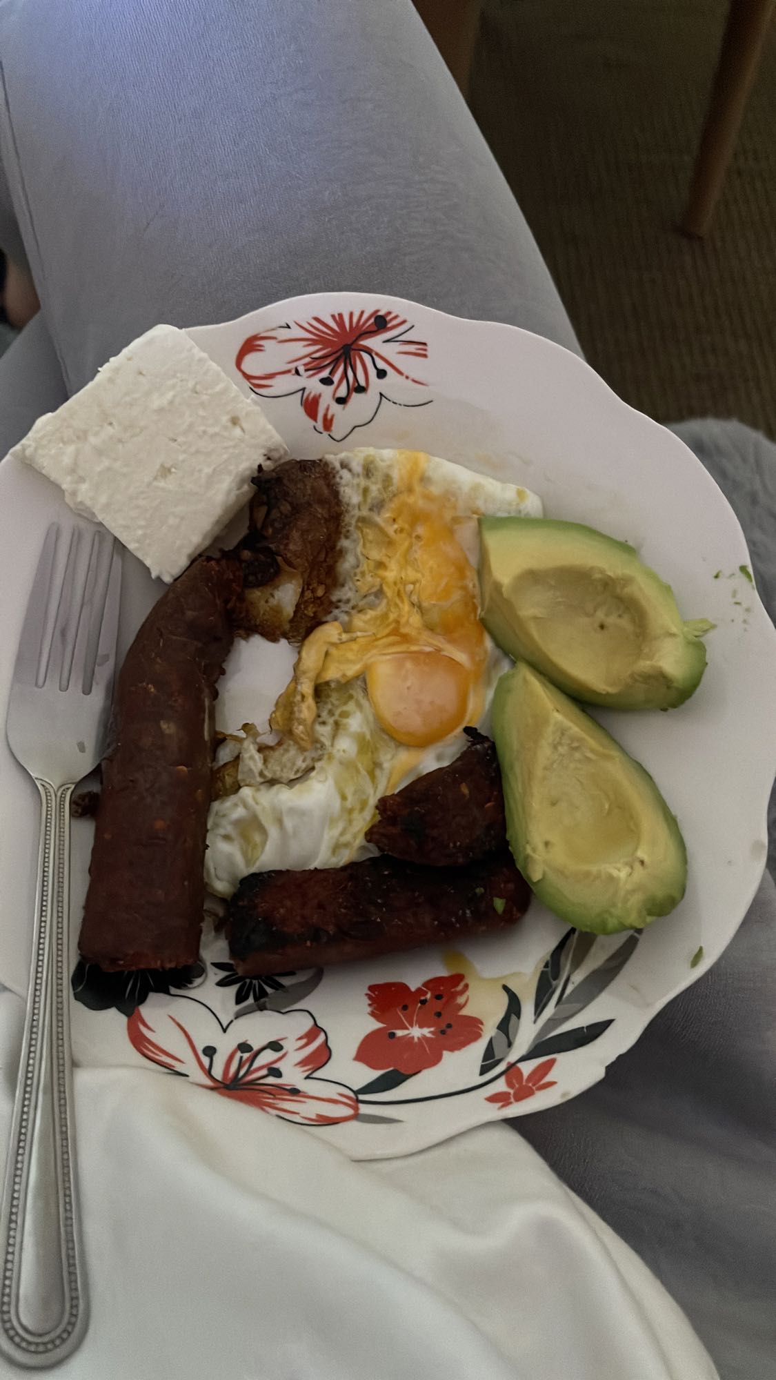 Egg, sausage & avocado plate