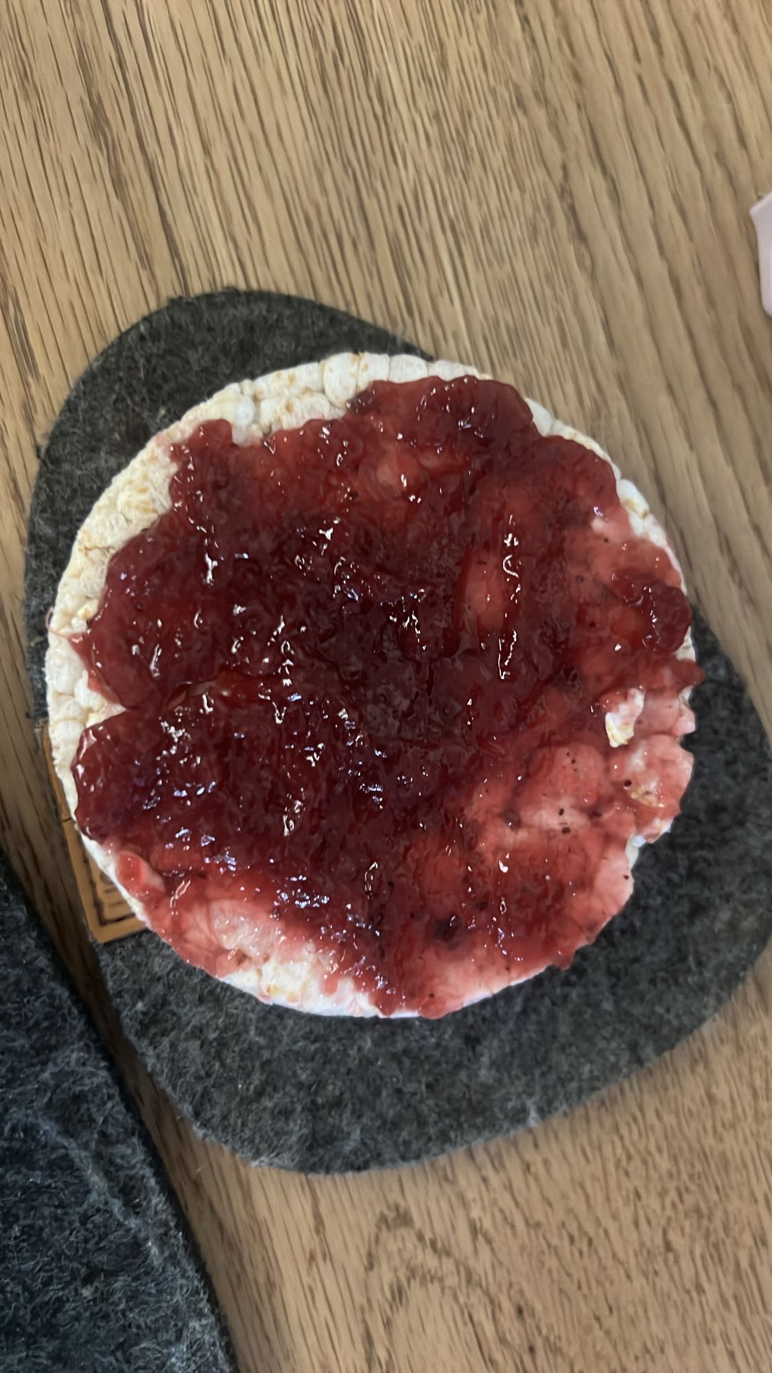 Reiswaffel mit Marmelade