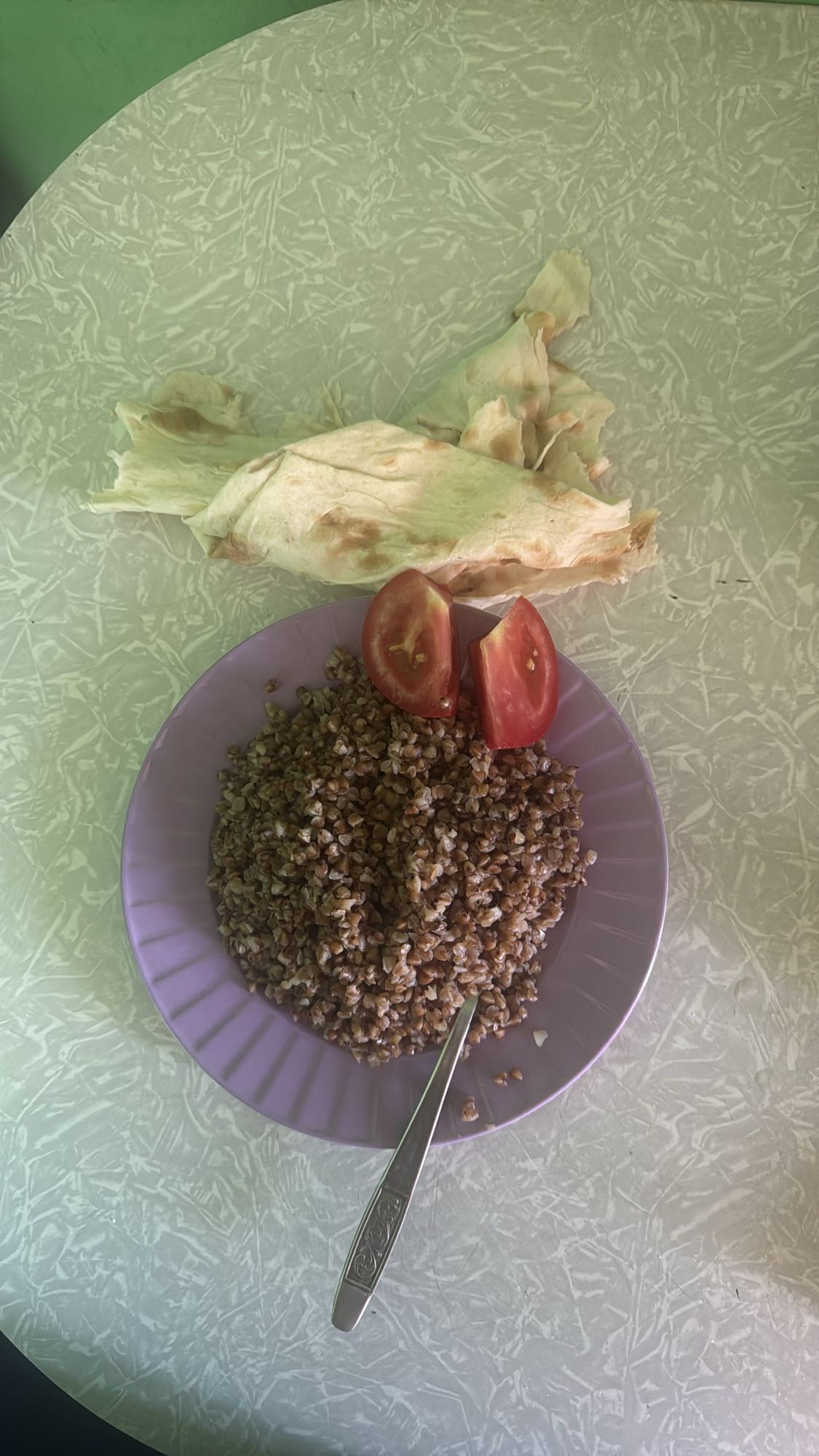 հնդկաձավար, լավաշ, լոլիկ