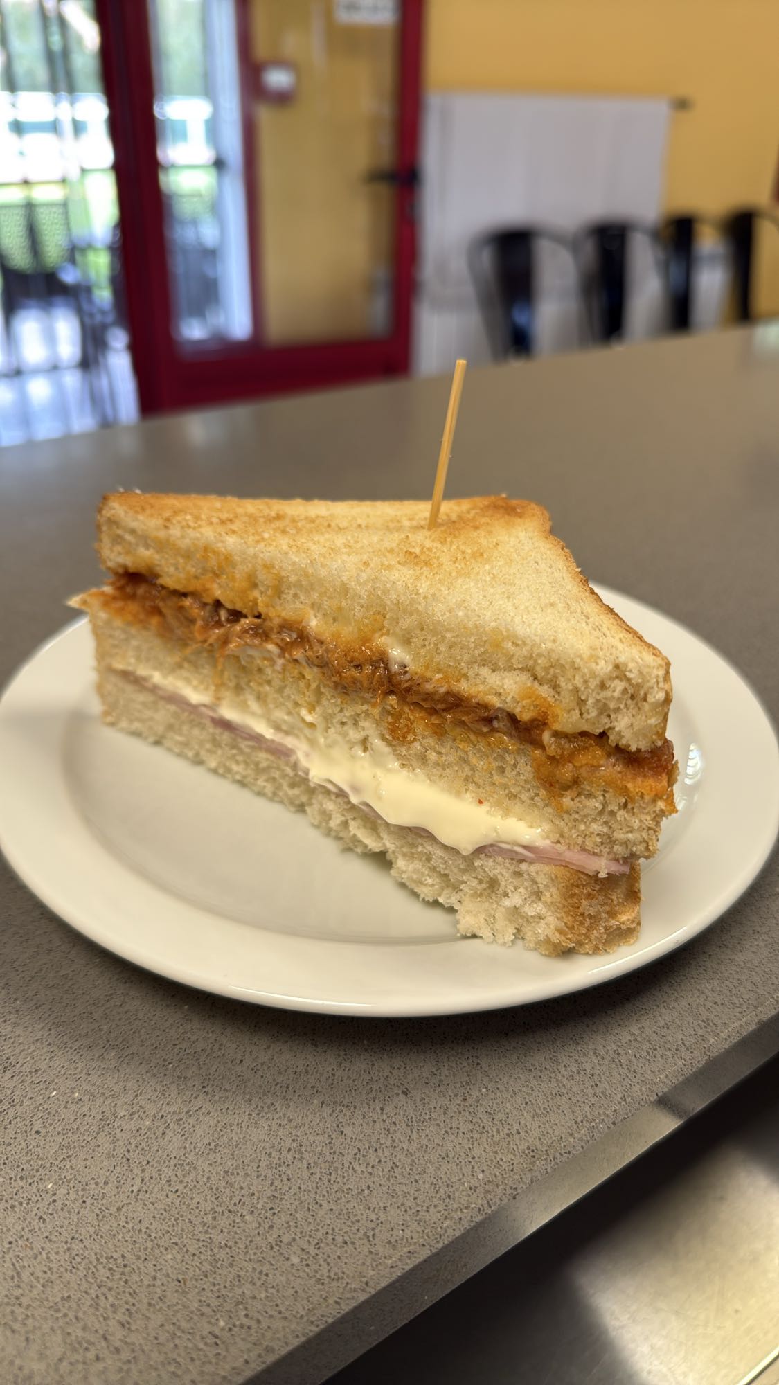 sándwich mixto con pollo