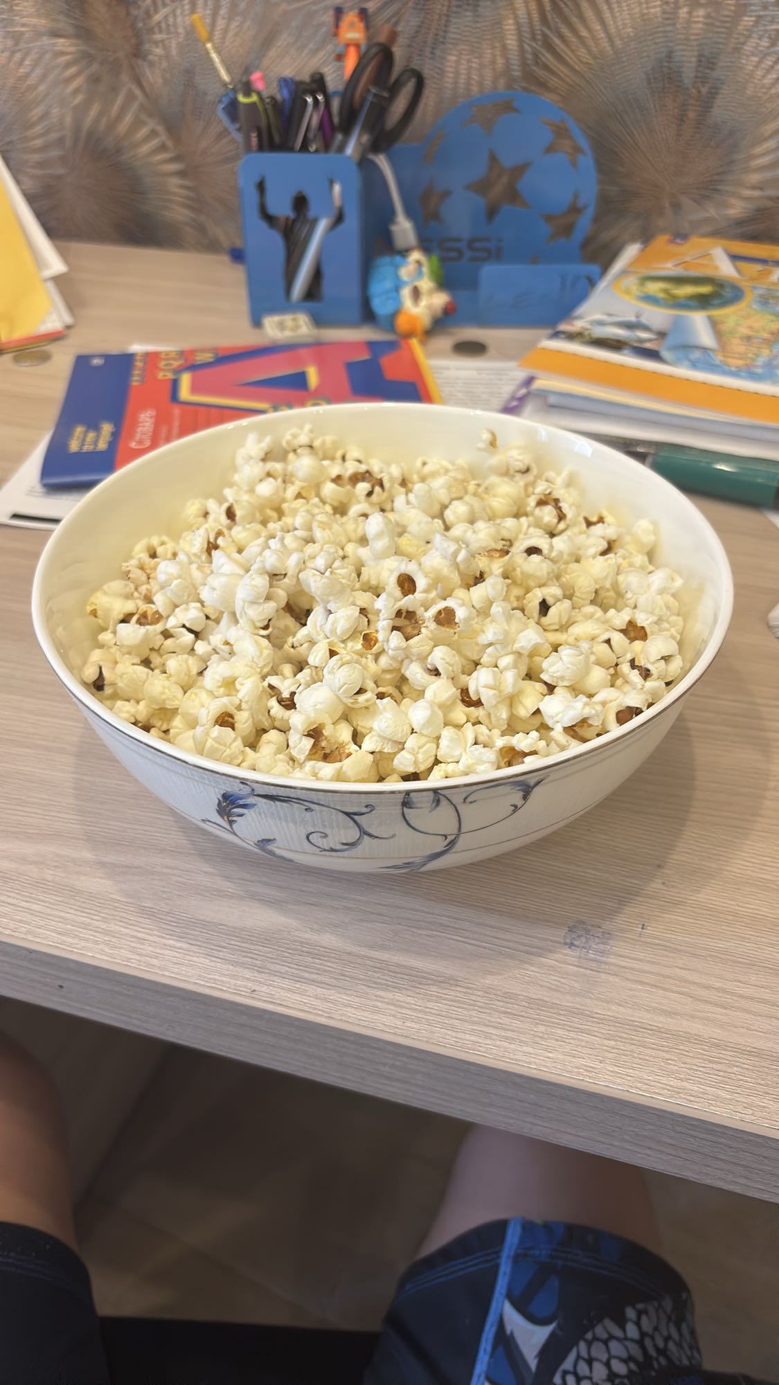 миска попкорна