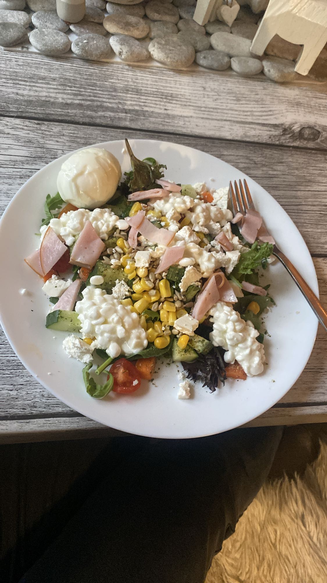 Sallad med ägg och skinka