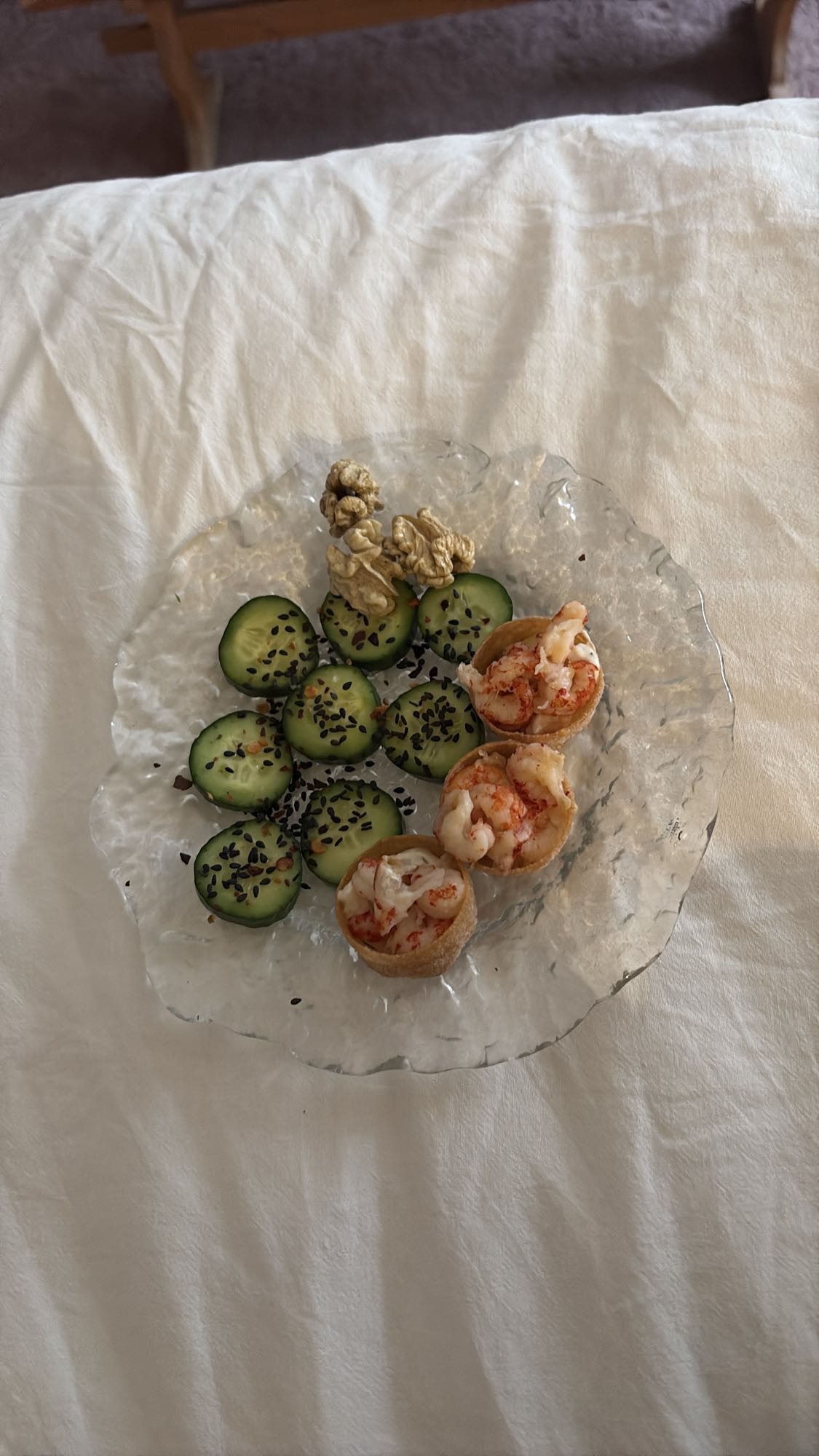 Räkkorg med gurka & valnöt