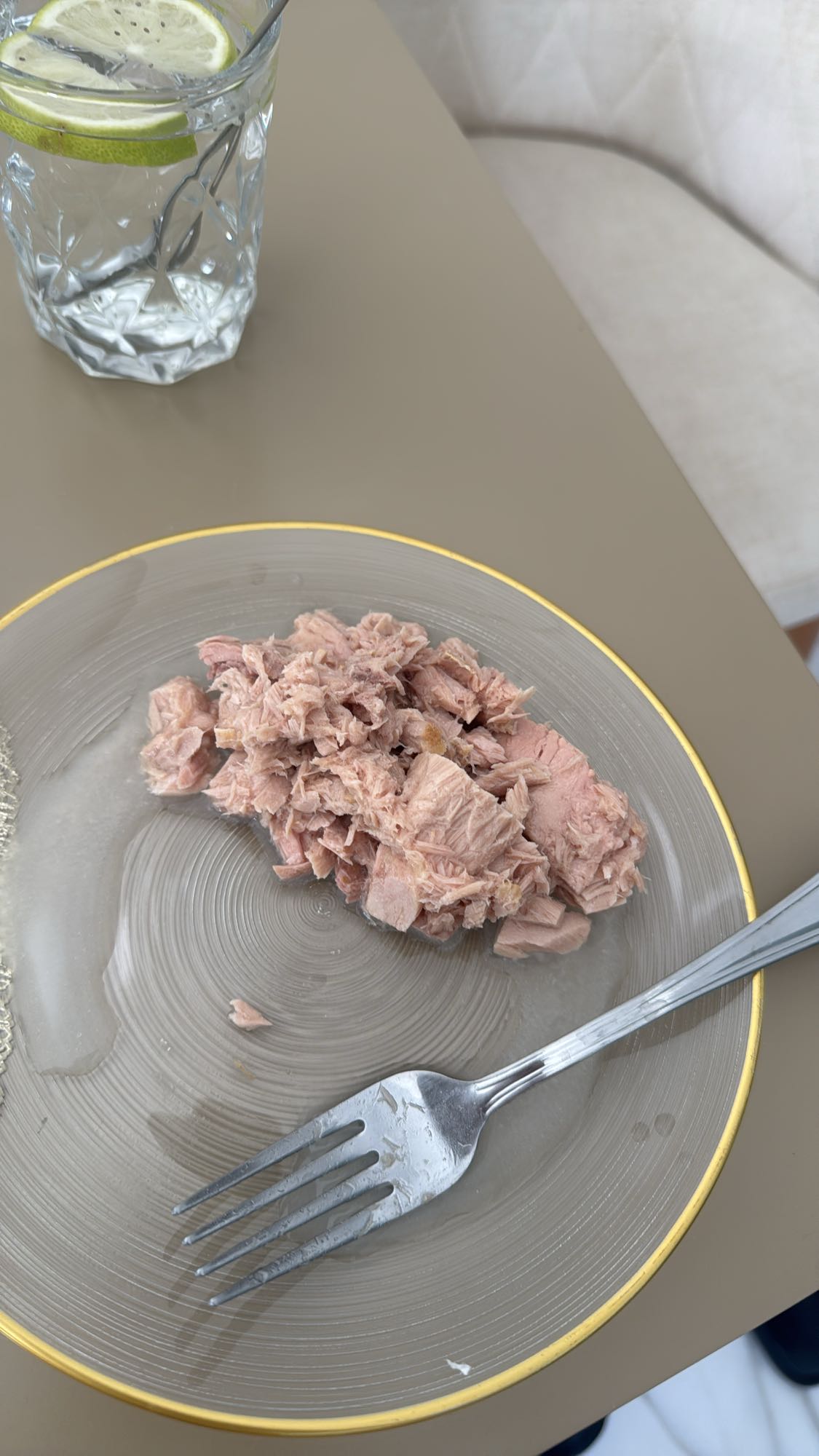 тунец на воде