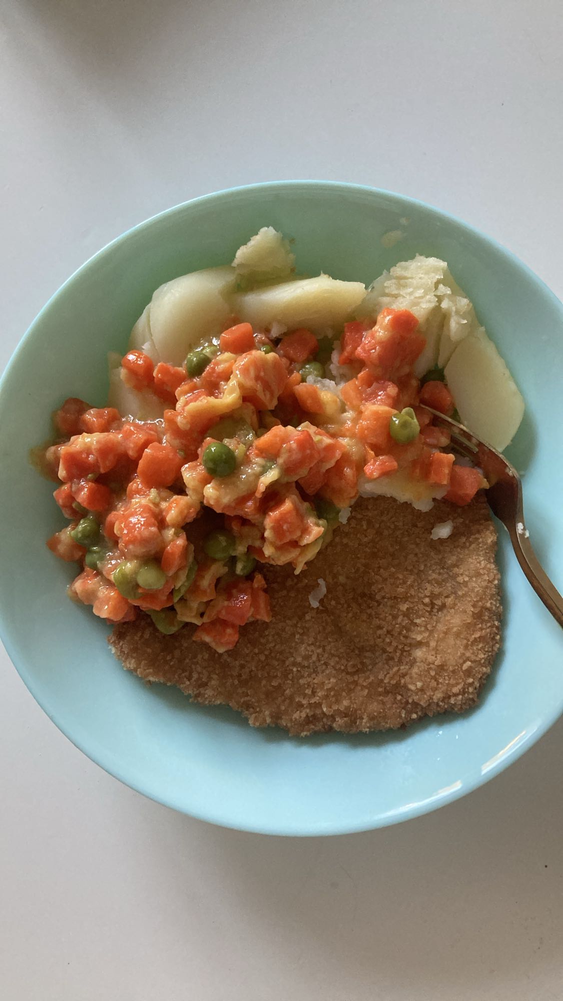 Breaded cutlet with veggies