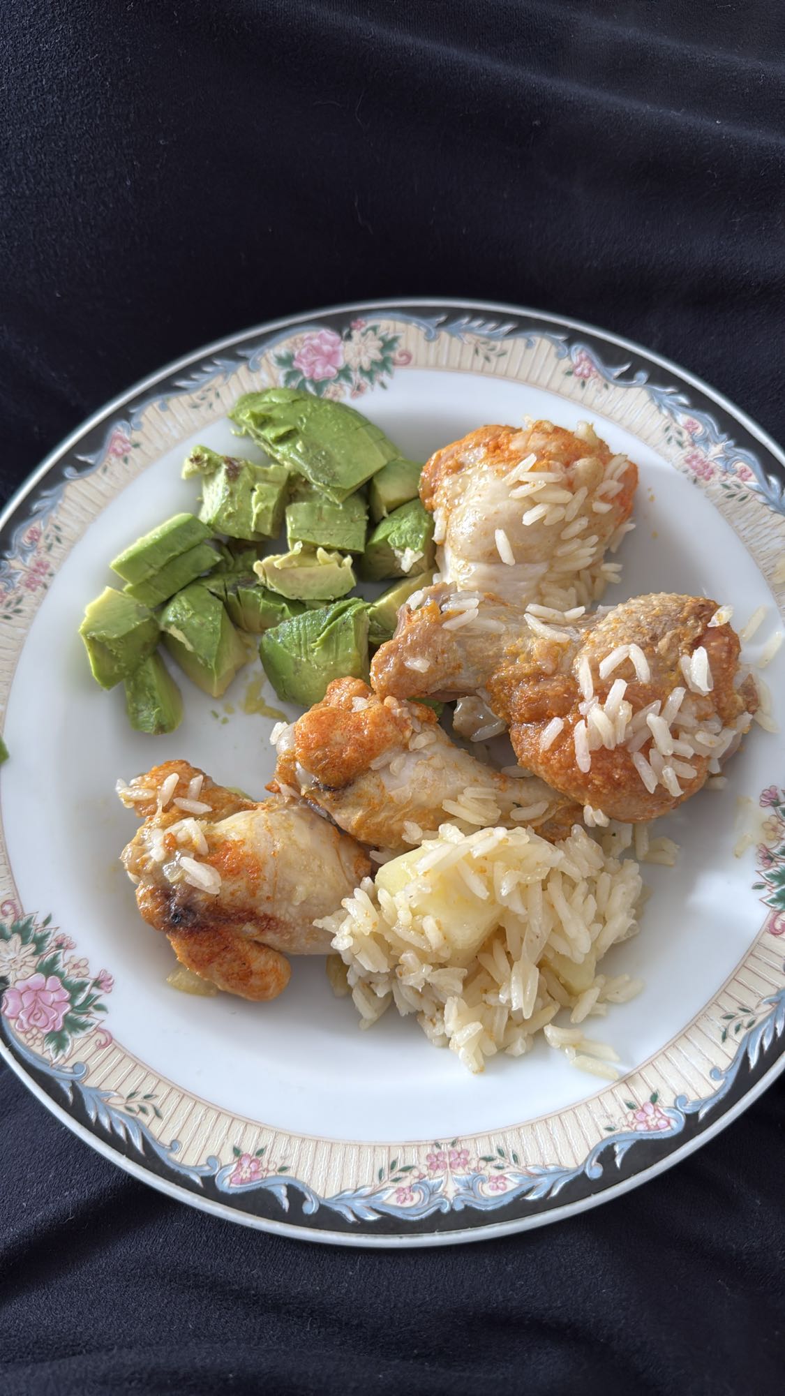 Frango com arroz e abacate