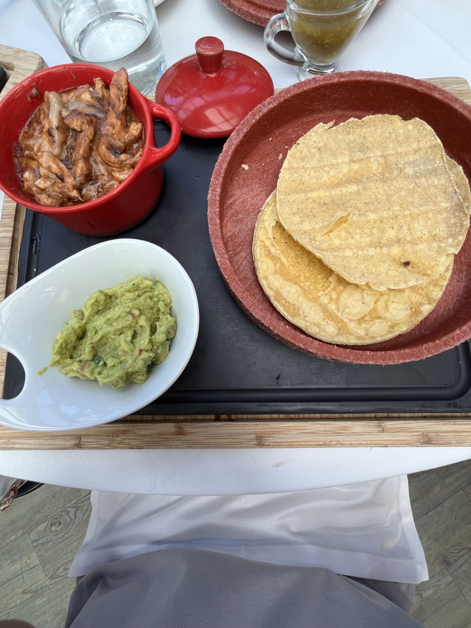 Tacos de pollo con guacamole