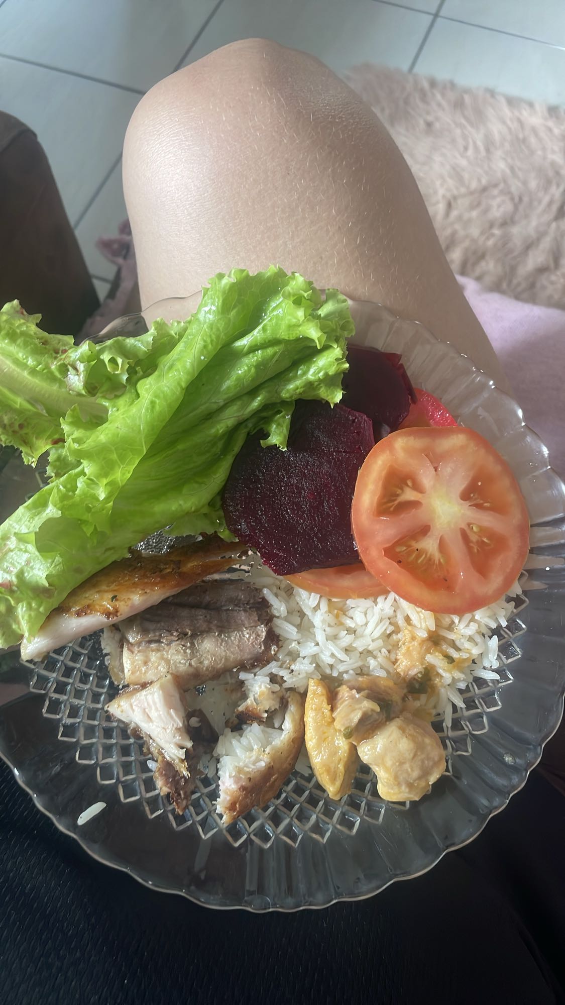 Prato com arroz e carnes