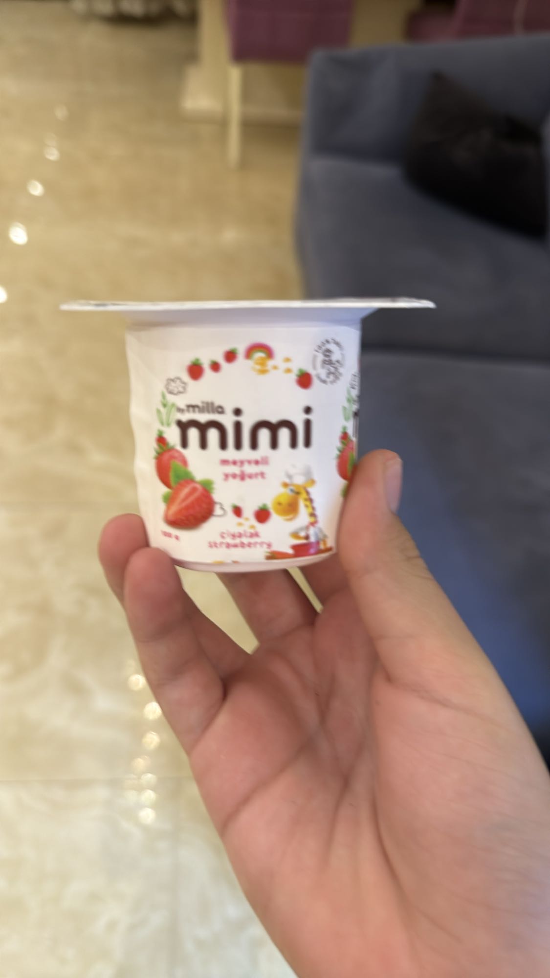 йогурт клубничный