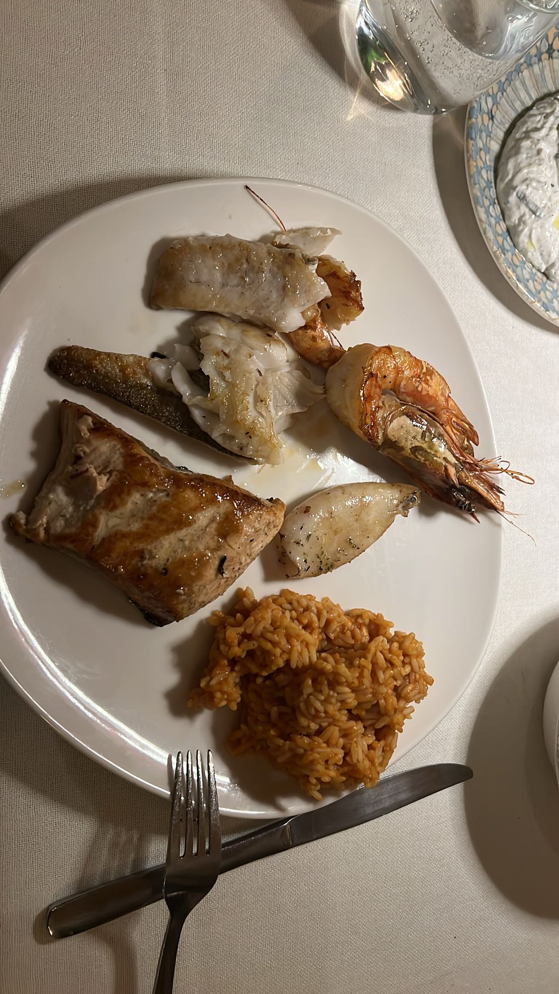 Grillowane owoce morza z ryżem