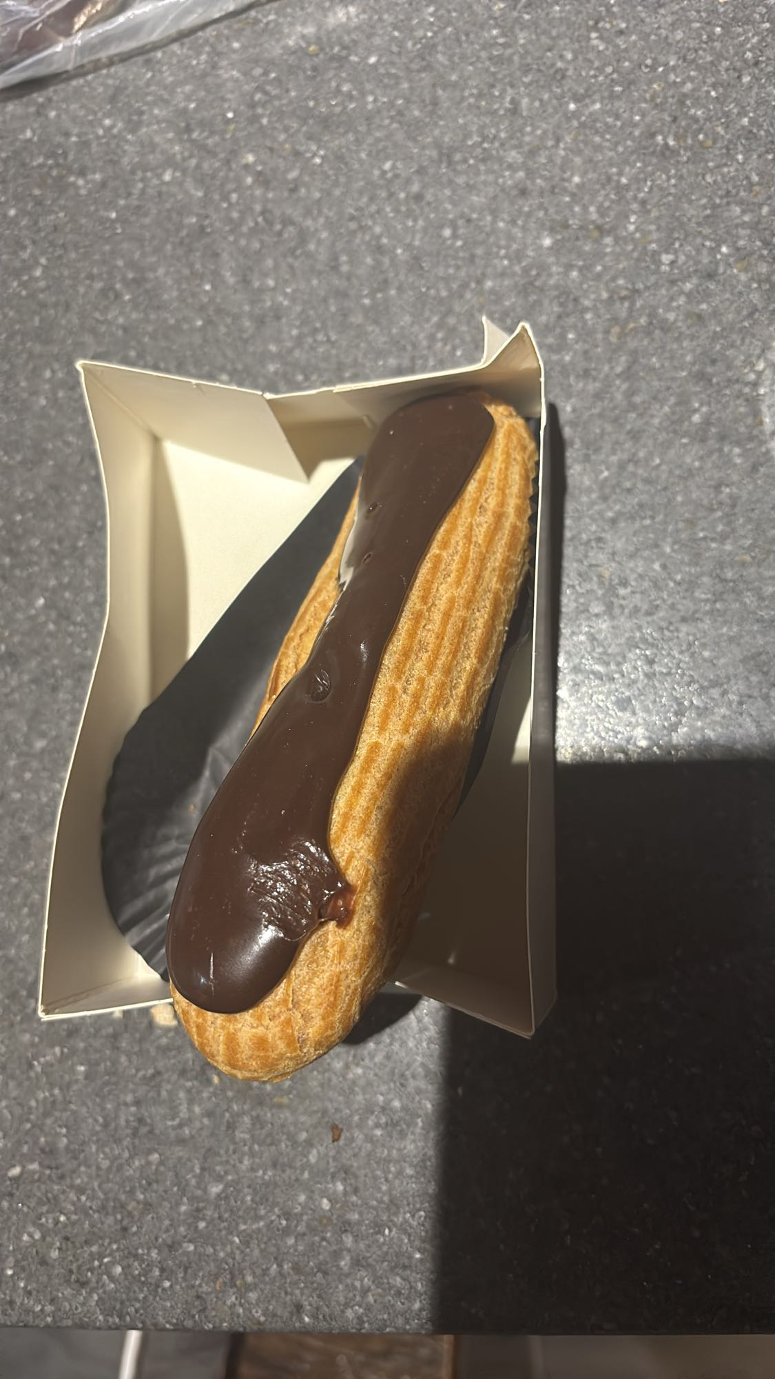Éclair au chocolat