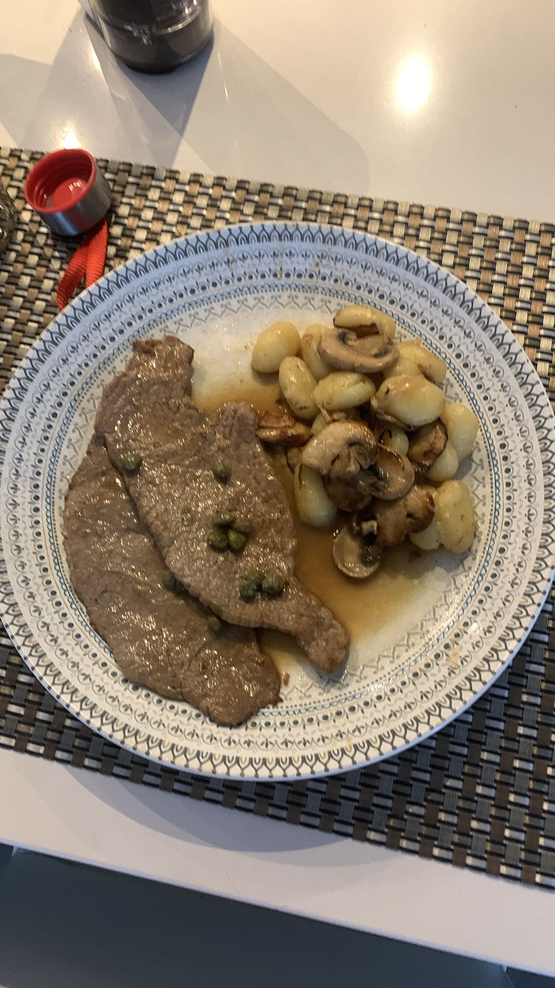 Escalope, gnocchis et champignons