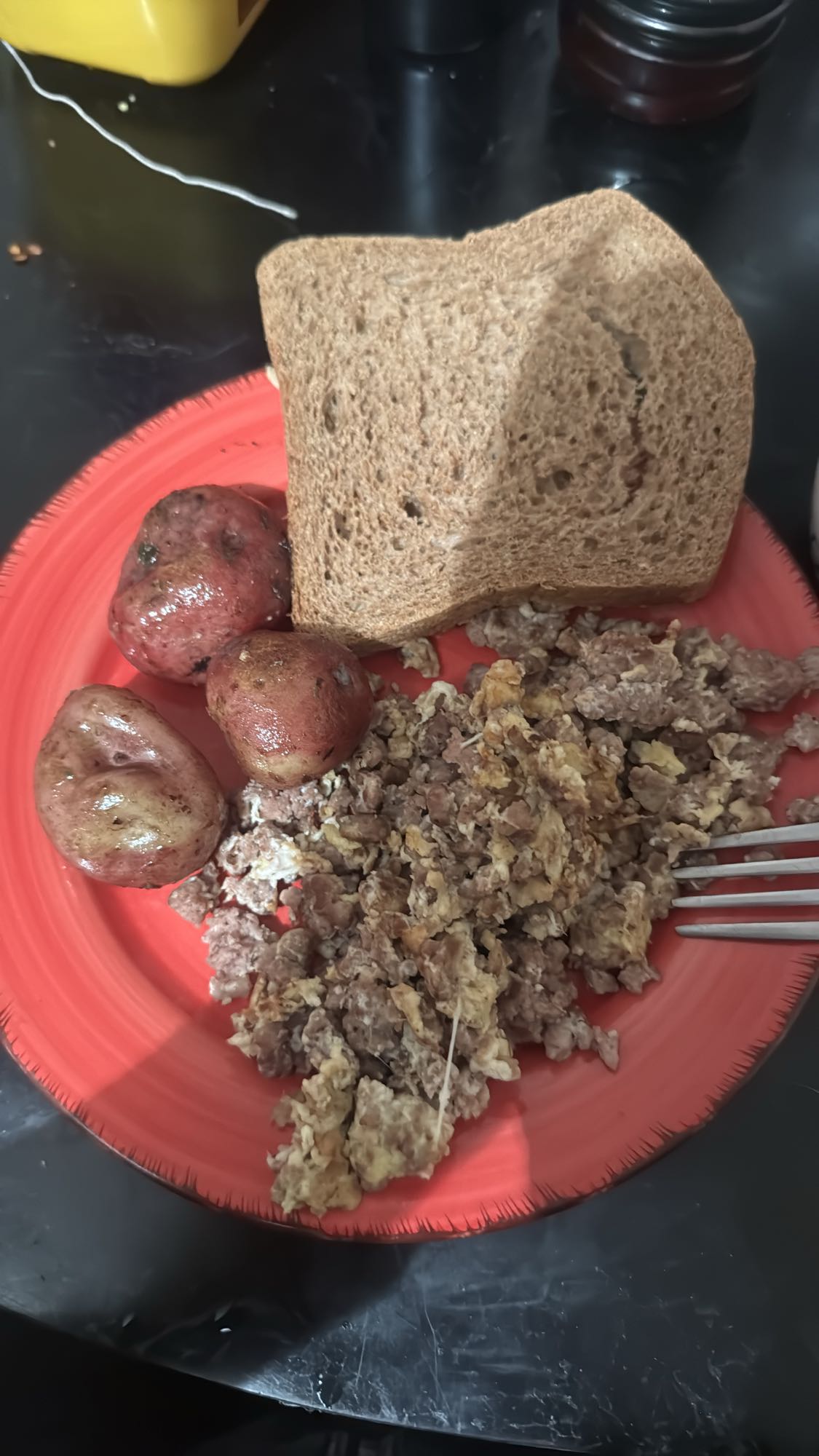 Desayuno con carne y pan