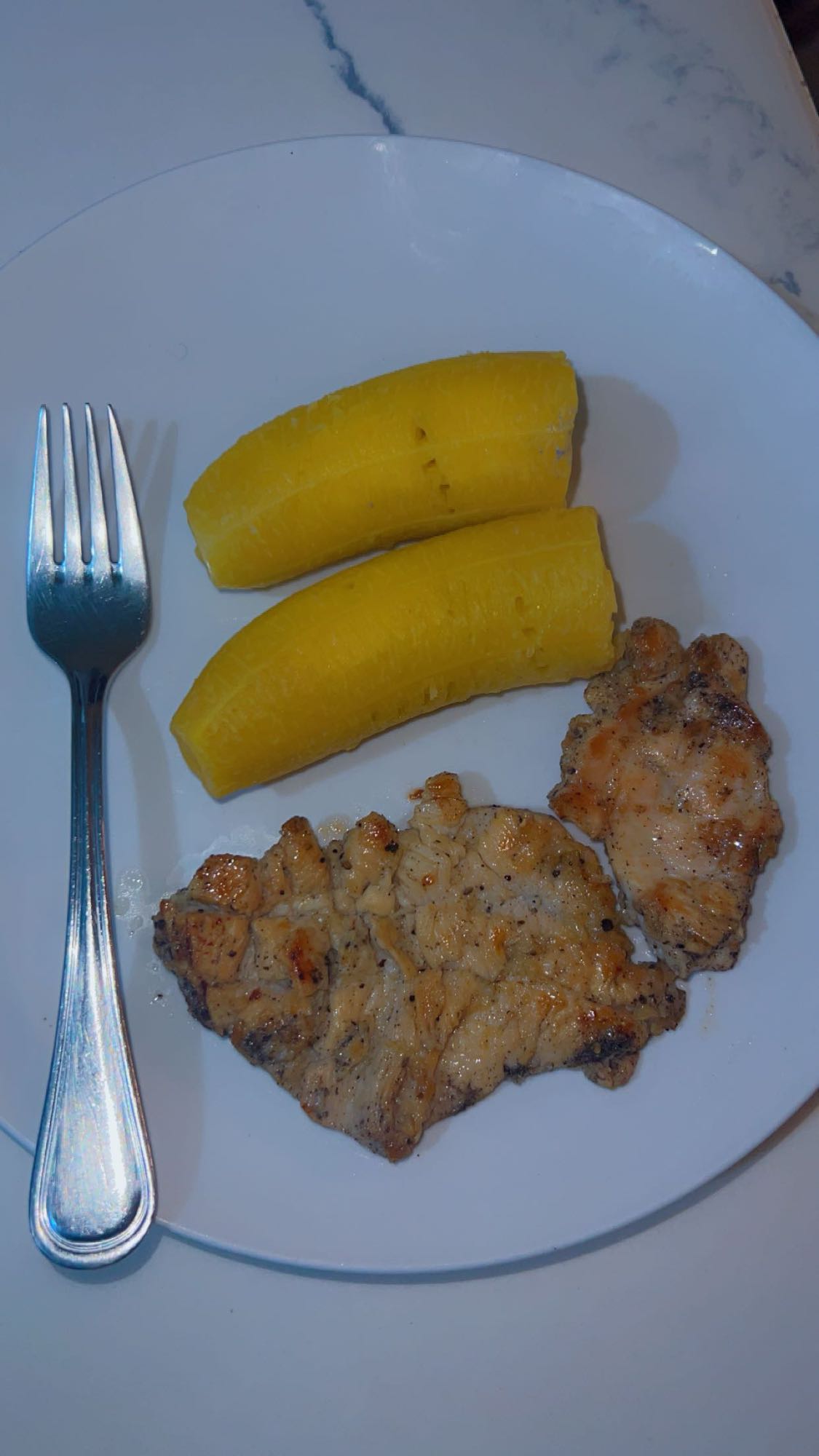 pollo y plátano hervido