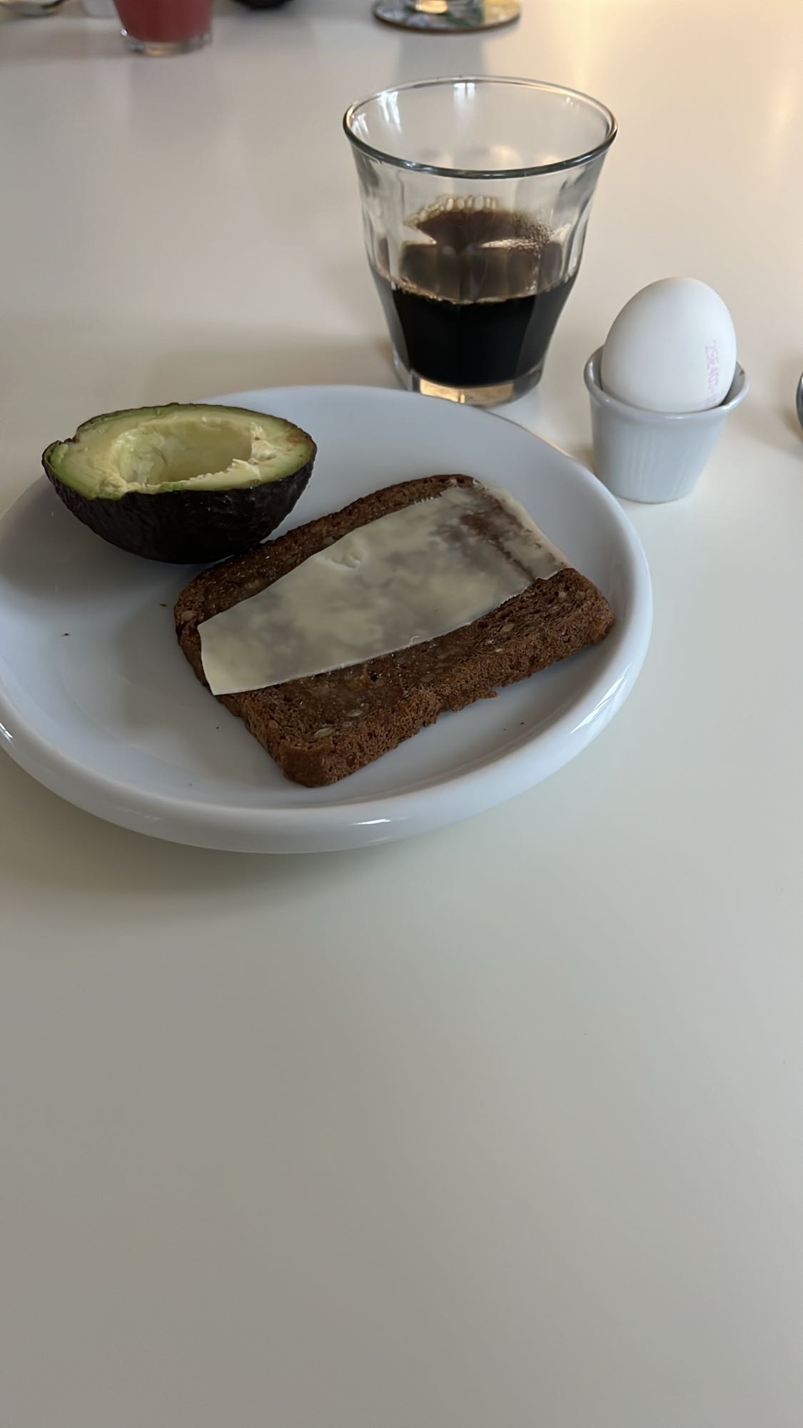 Avokadomacka med ägg