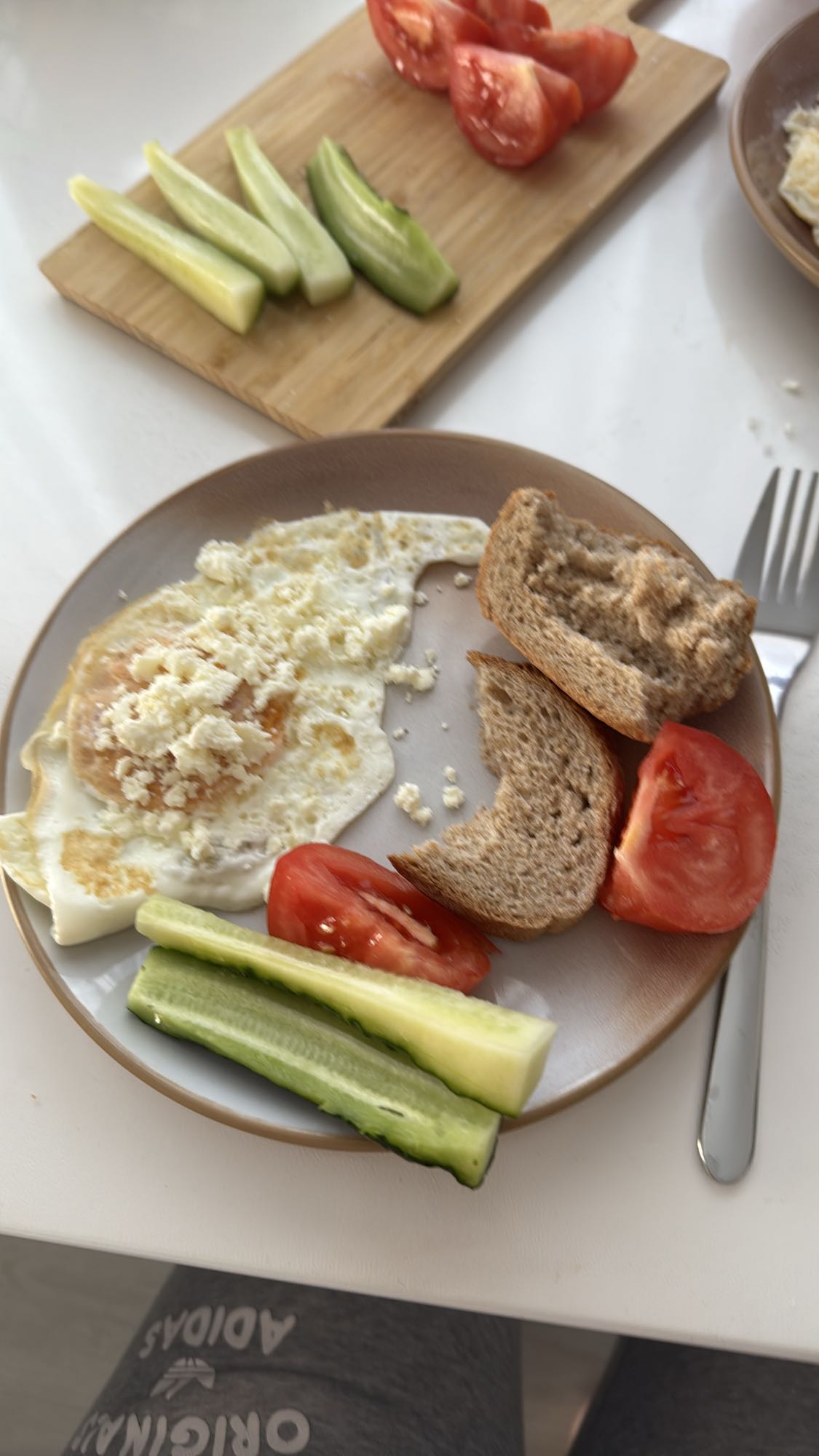 Mic dejun cu ou și legume