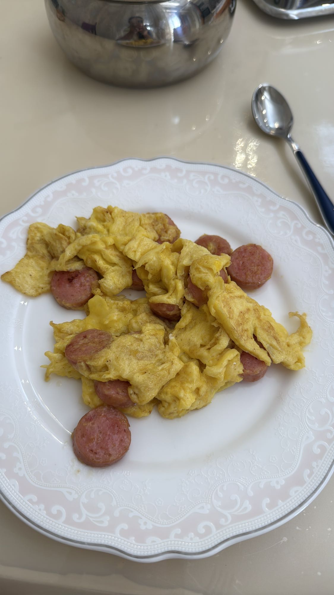 яичница с сосисками